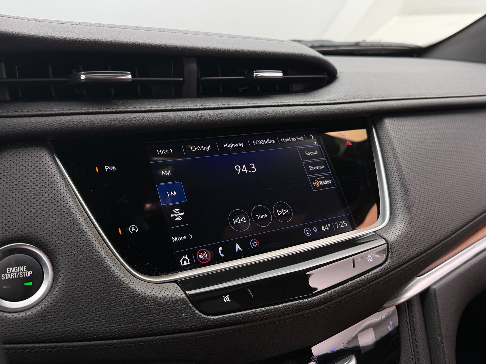 Thumbnail: 2025 Cadillac XT5 - 3