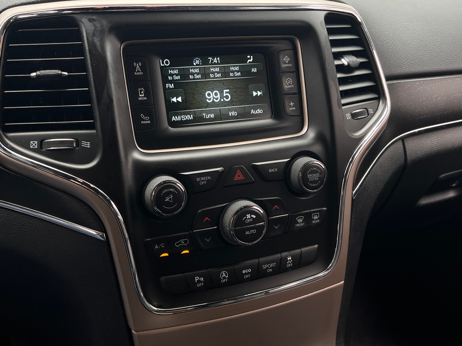 Thumbnail: 2016 Jeep Grand Cherokee - 3