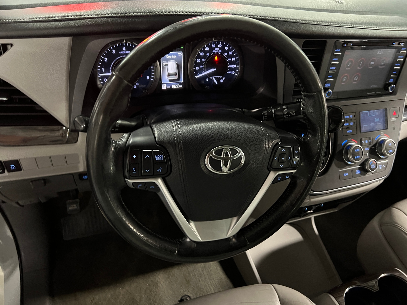 Thumbnail: 2018 Toyota Sienna - 4