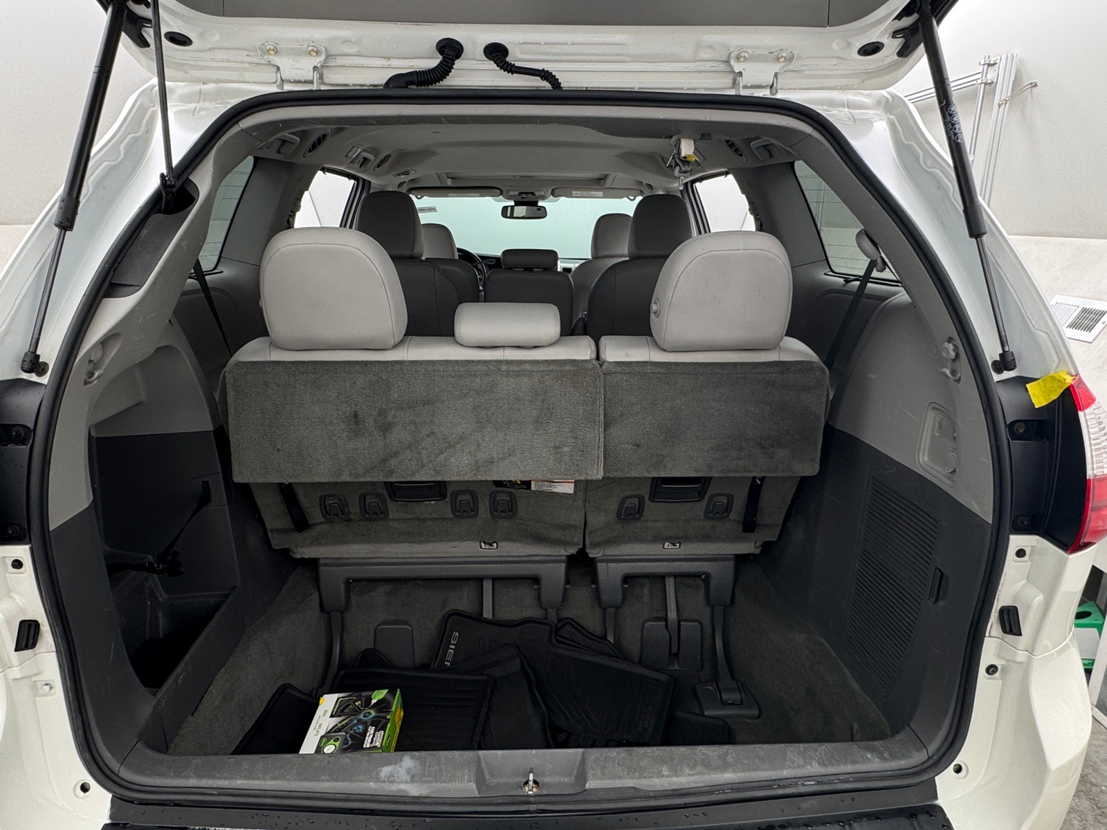 Thumbnail: 2018 Toyota Sienna - 6