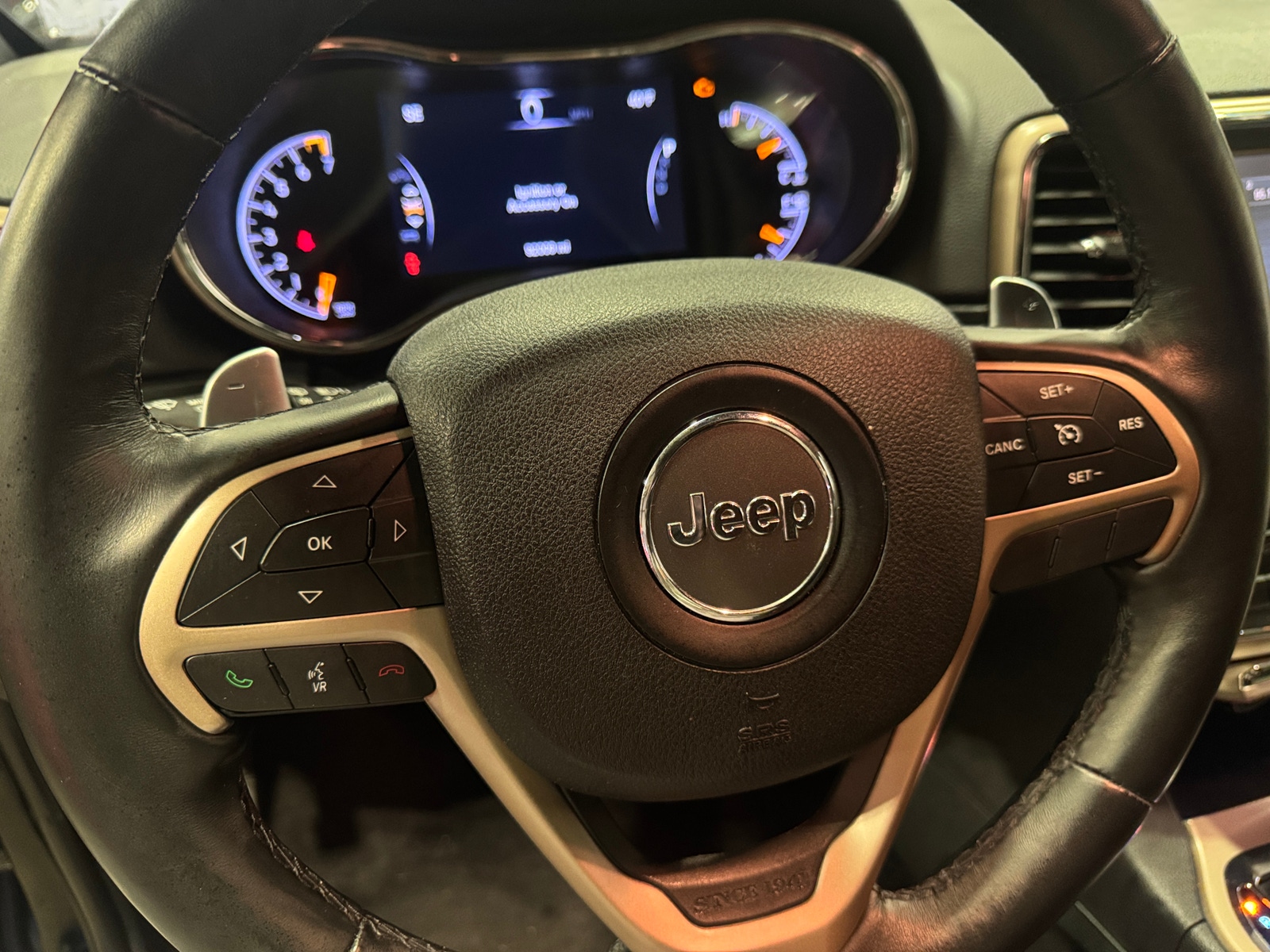 Thumbnail: 2017 Jeep Grand Cherokee - 5