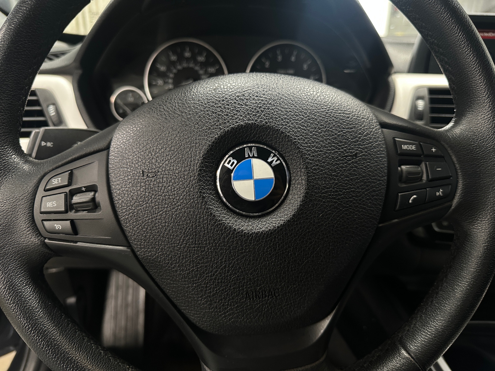 Thumbnail: 2018 BMW 3 Series - 4