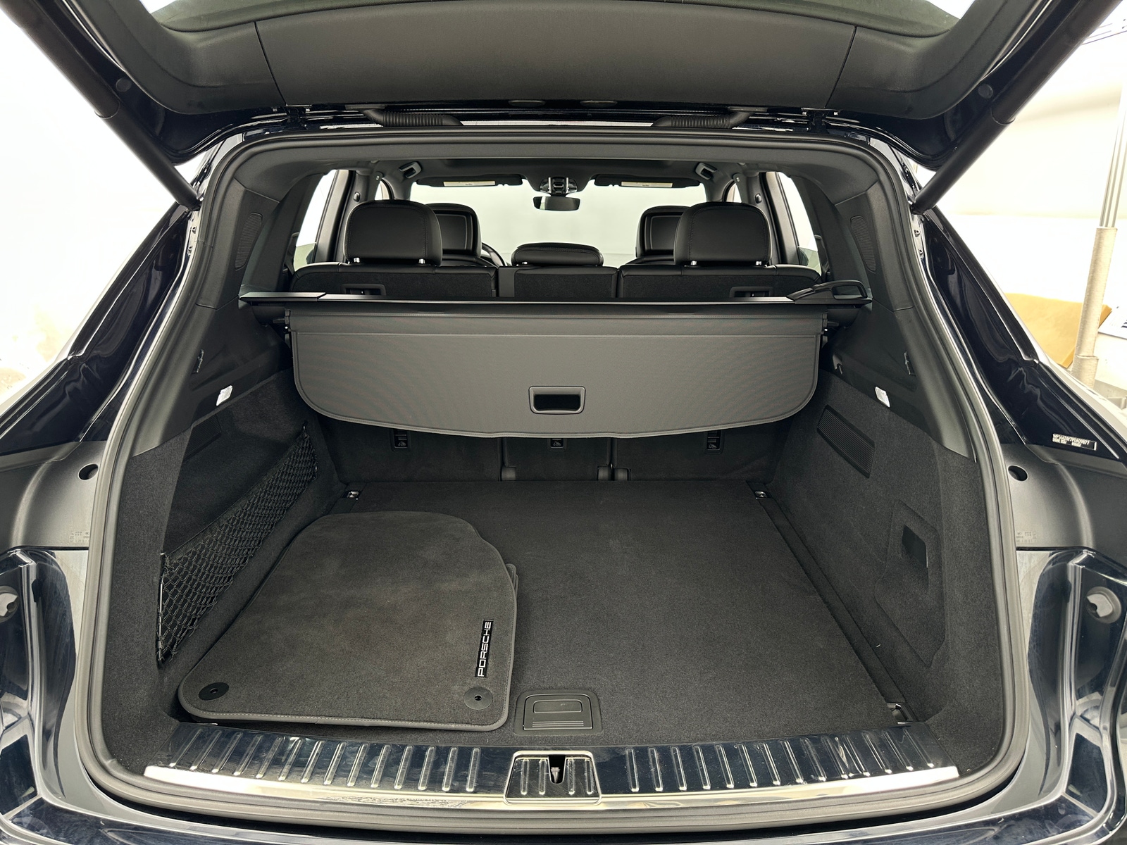 Thumbnail: 2023 Porsche Cayenne - 6