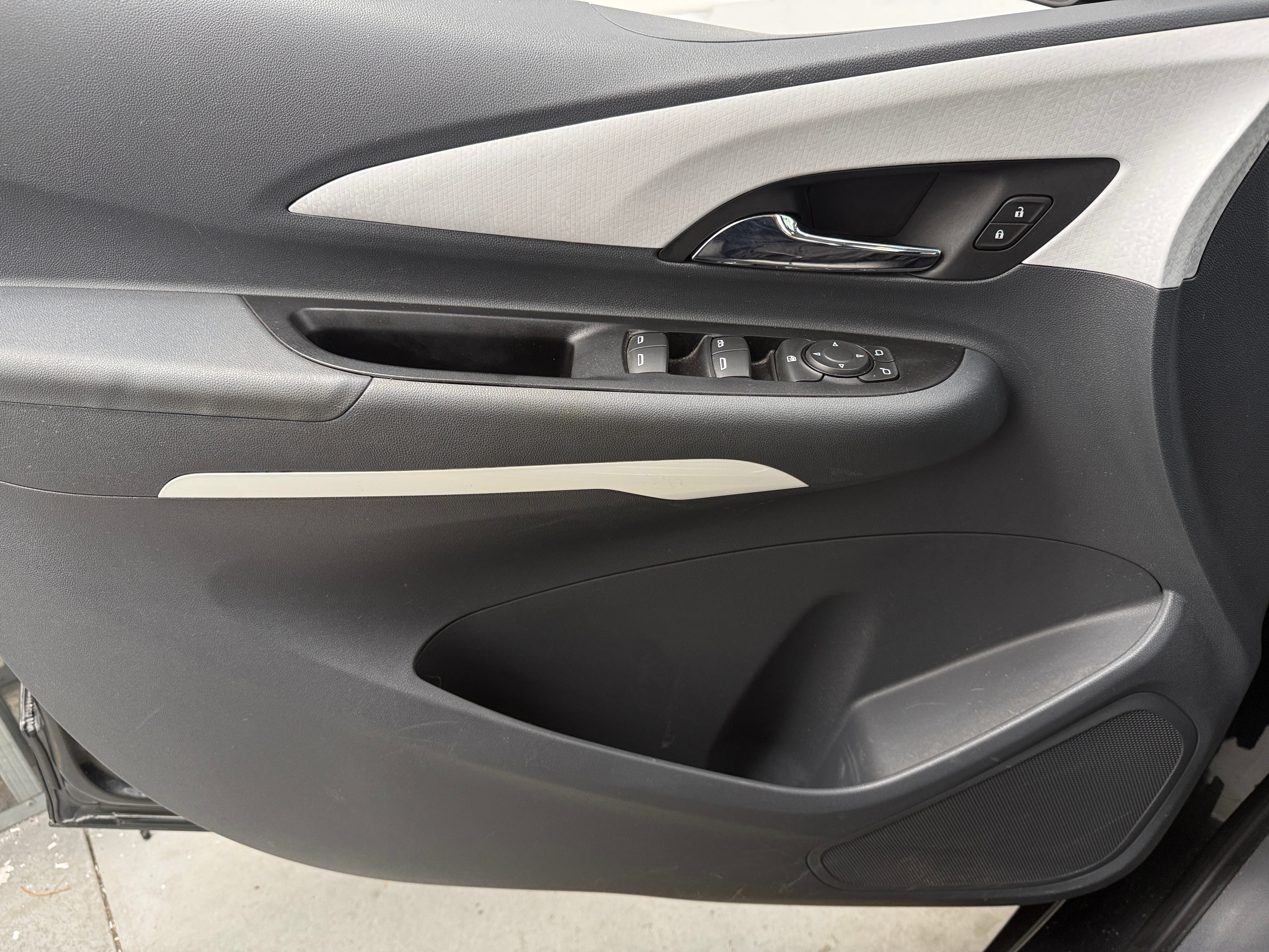 Used 2019 Chevrolet Bolt EV LT with VIN 1G1FY6S0XK4138619 for sale in Oak Creek, WI