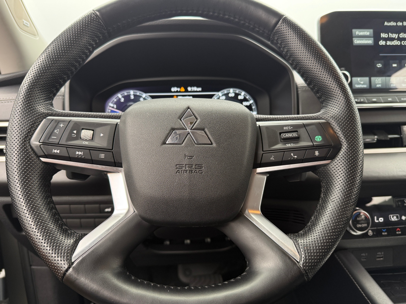 Thumbnail: 2024 Mitsubishi Outlander - 4