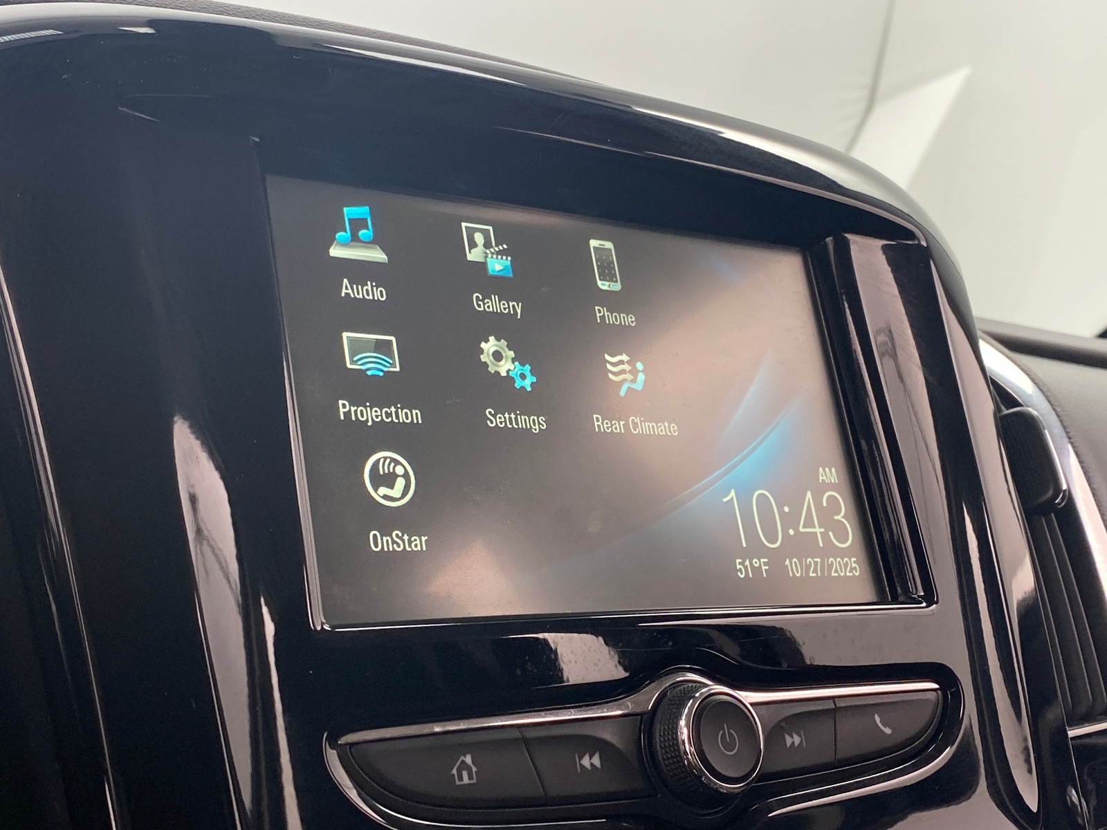 Thumbnail: 2018 Chevrolet Traverse - 4