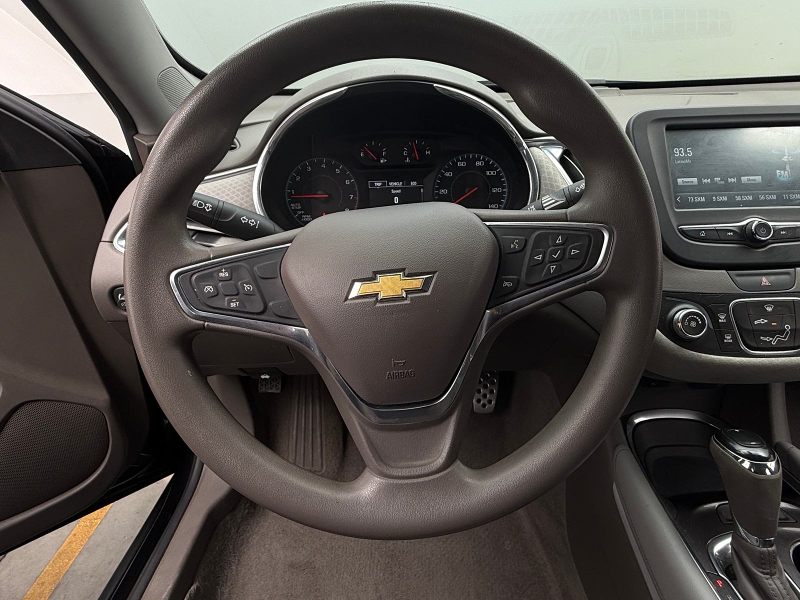 Thumbnail: 2017 Chevrolet Malibu - 5