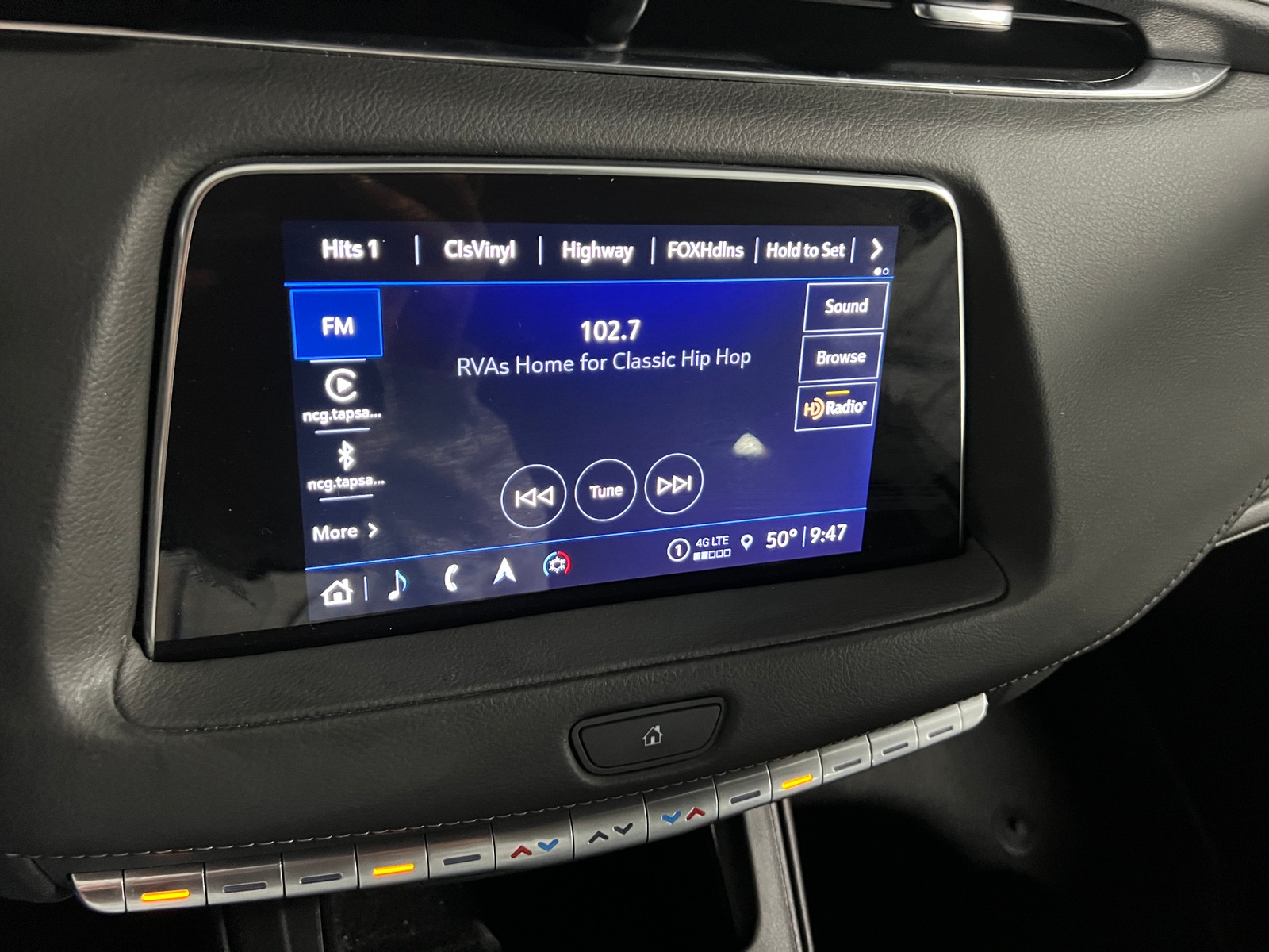 Thumbnail: 2023 Cadillac XT4 - 3