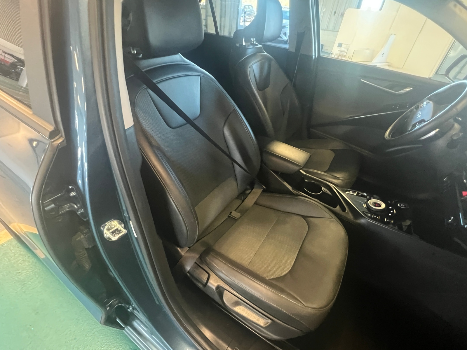 Thumbnail: 2023 Kia Niro - 2