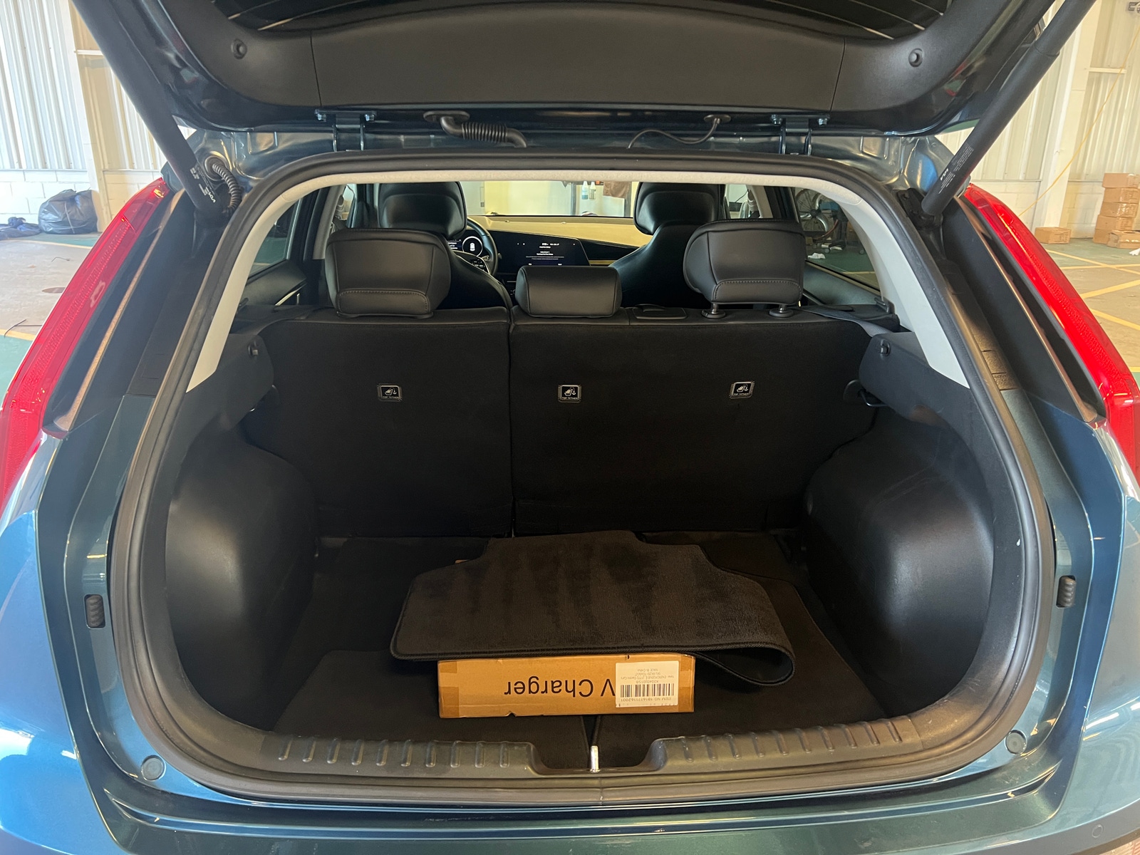 Thumbnail: 2023 Kia Niro - 7