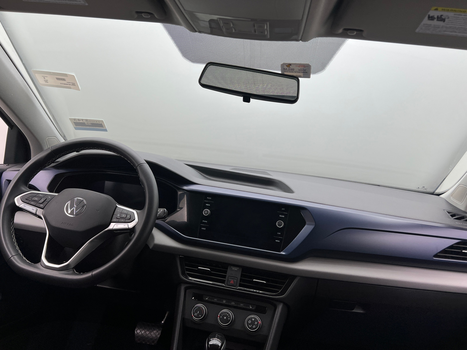 Thumbnail: 2022 Volkswagen Taos - 3