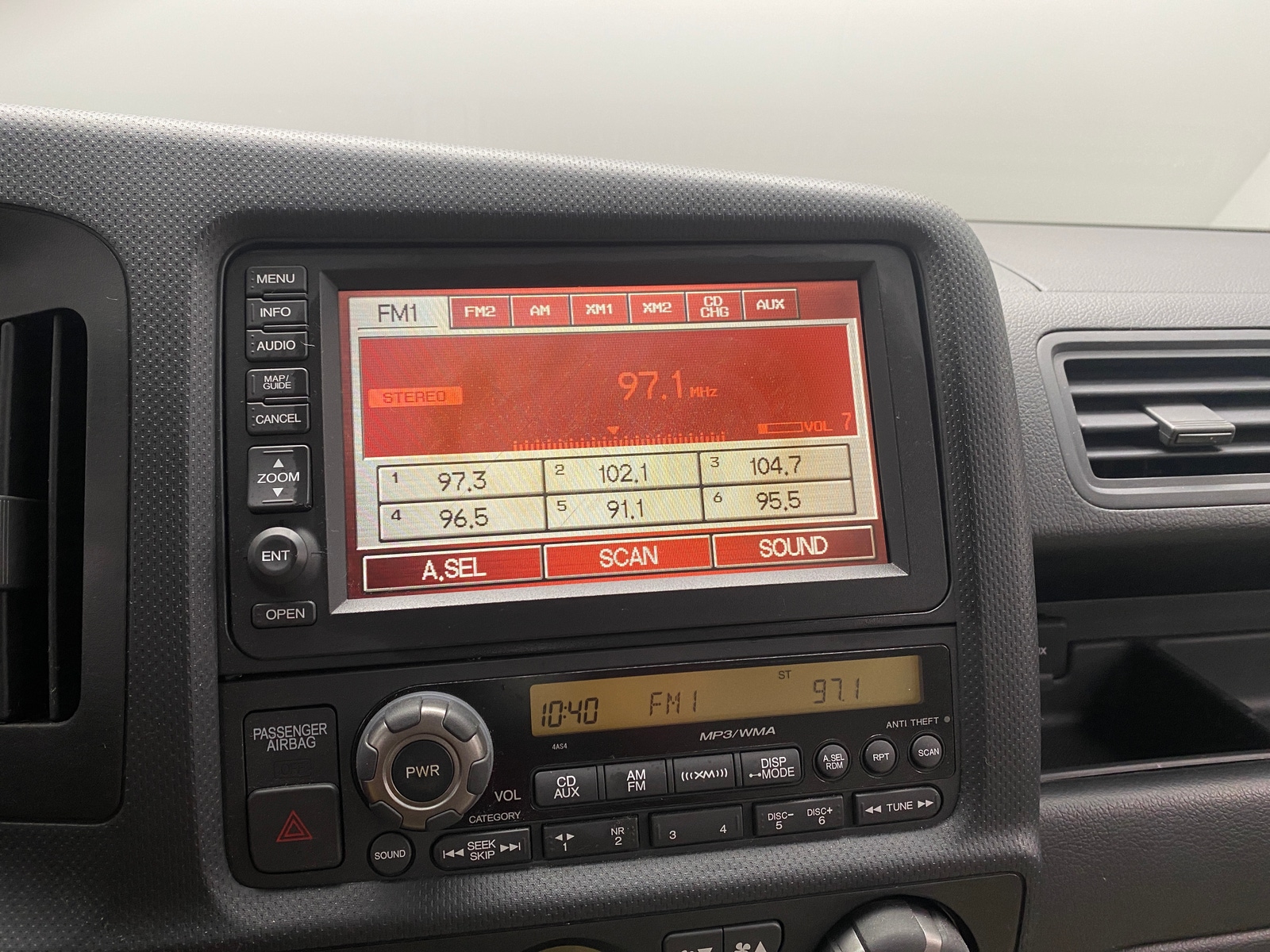 Thumbnail: 2010 Honda Ridgeline - 3