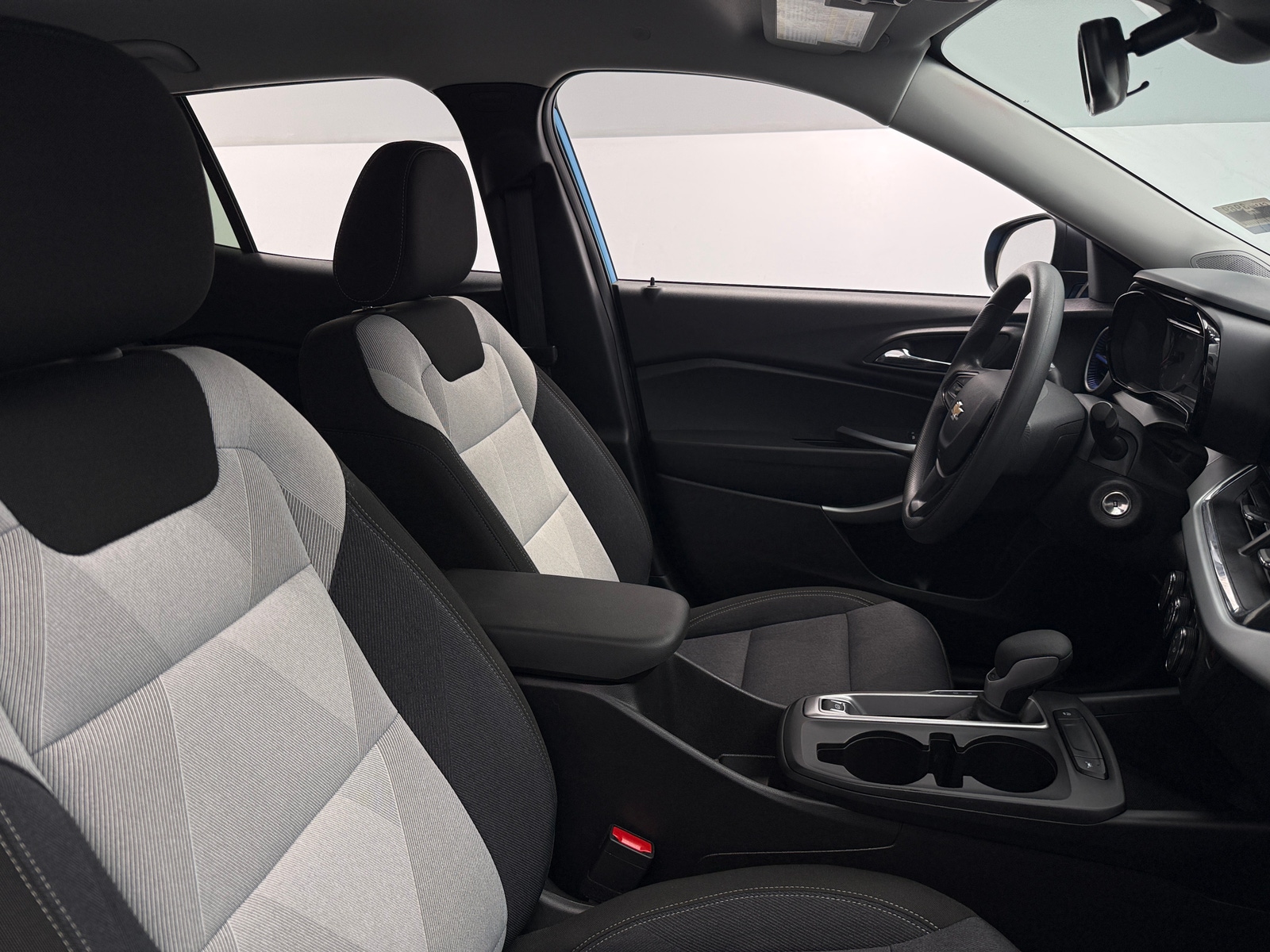 Thumbnail: 2025 Chevrolet Trax - 2