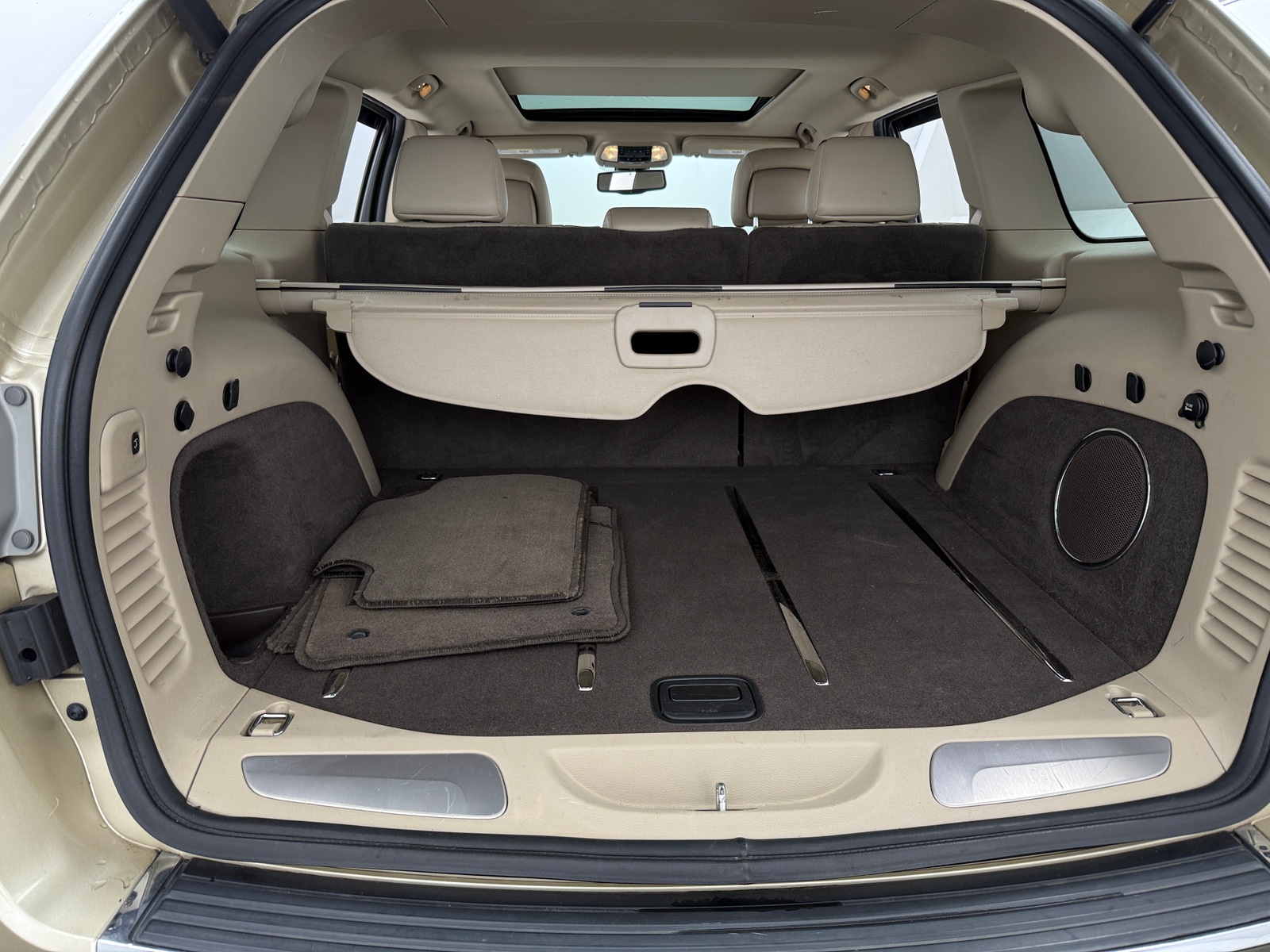 Thumbnail: 2011 Jeep Grand Cherokee - 6