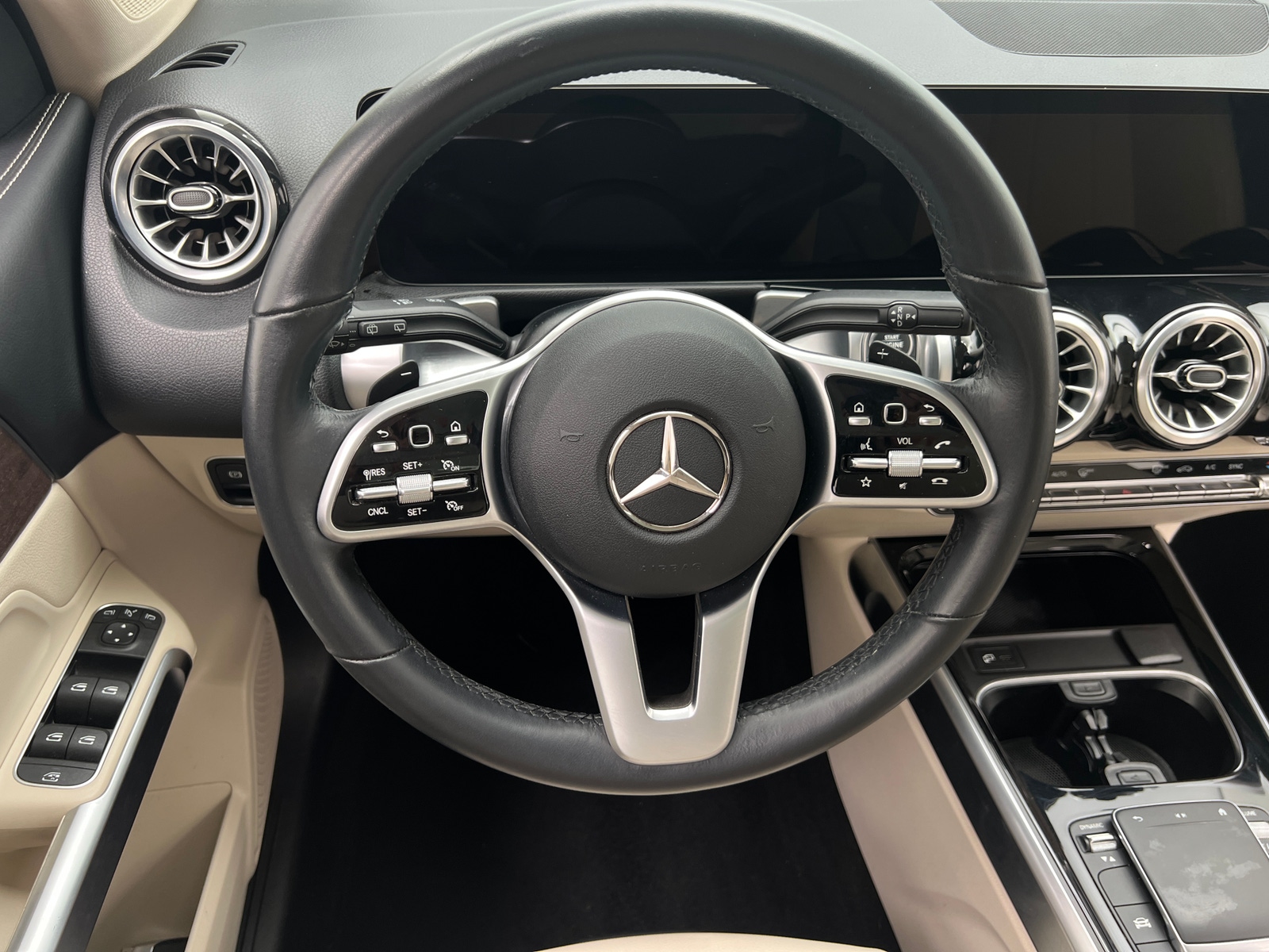 Thumbnail: 2022 Mercedes-Benz GLB - 4