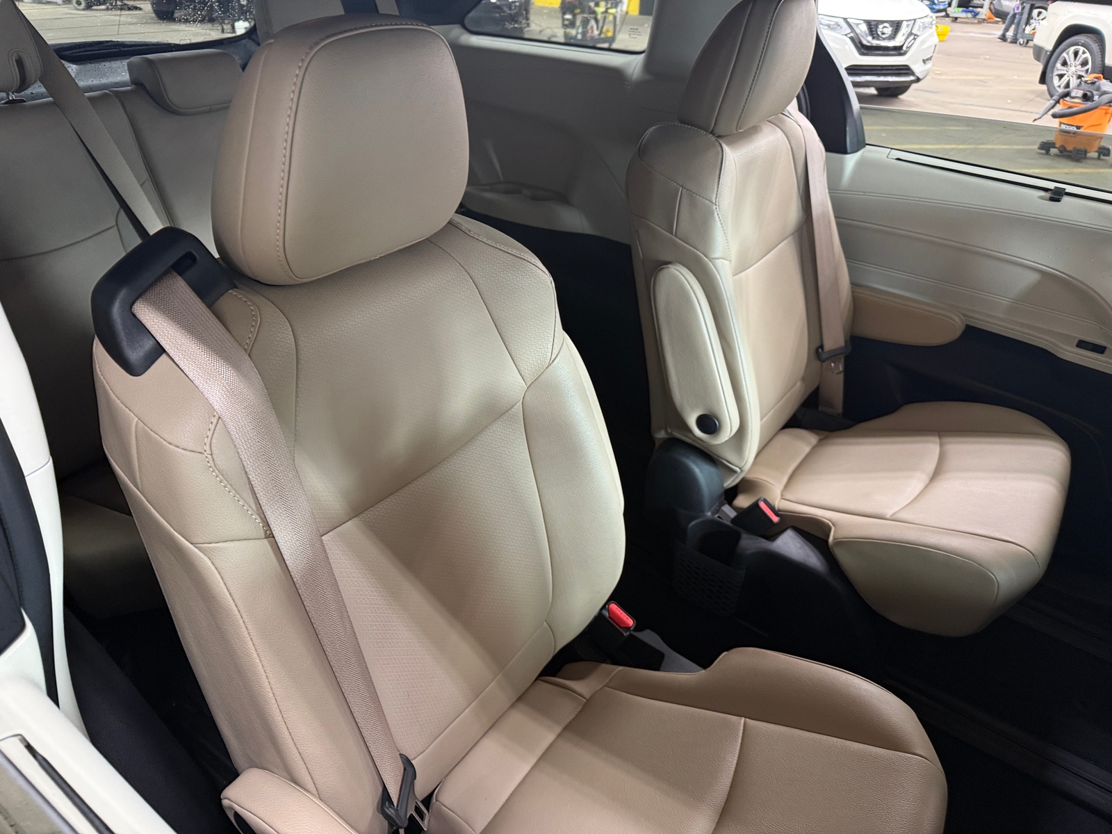 Thumbnail: 2022 Toyota Sienna - 5