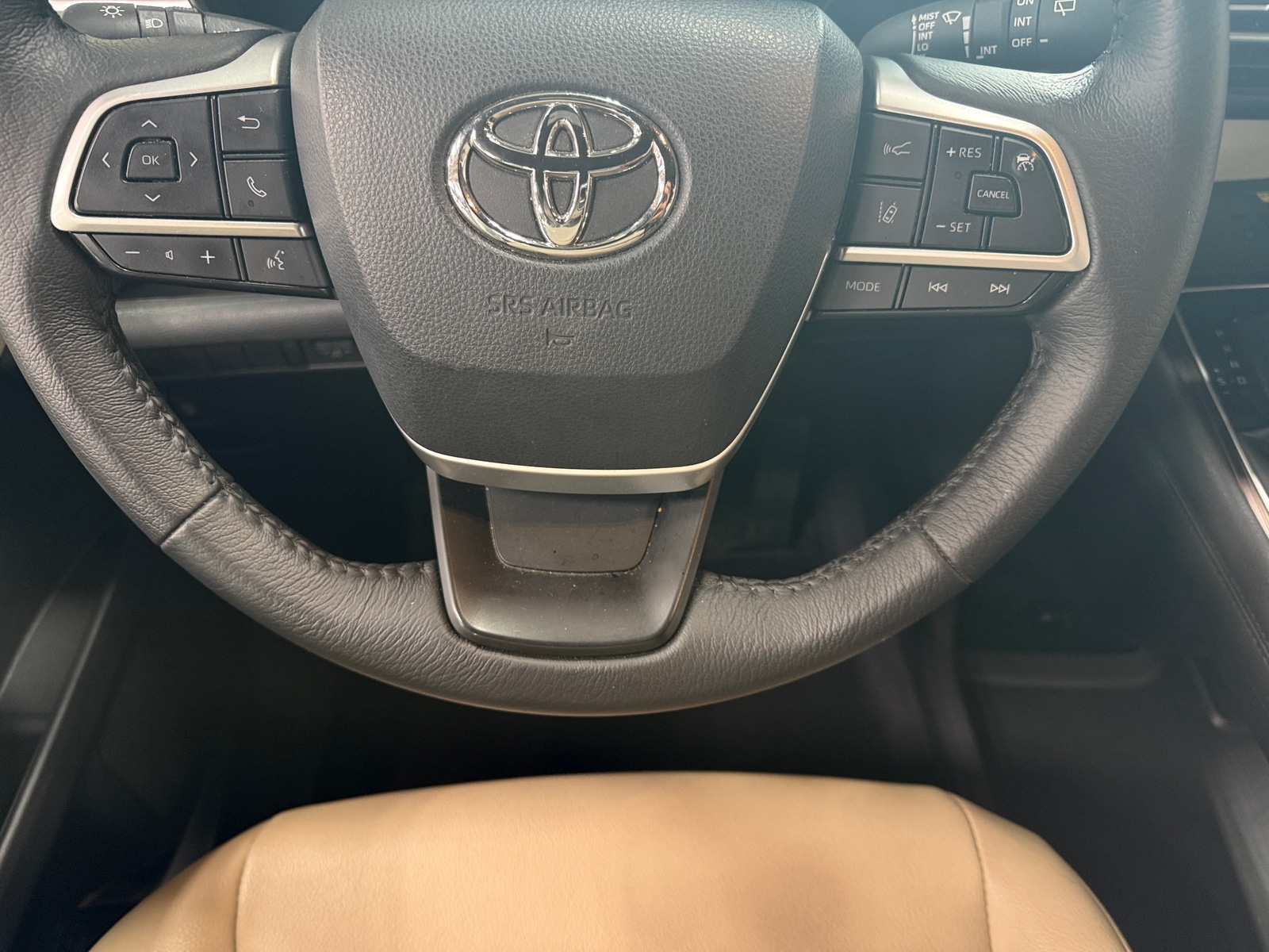 Thumbnail: 2022 Toyota Sienna - 4