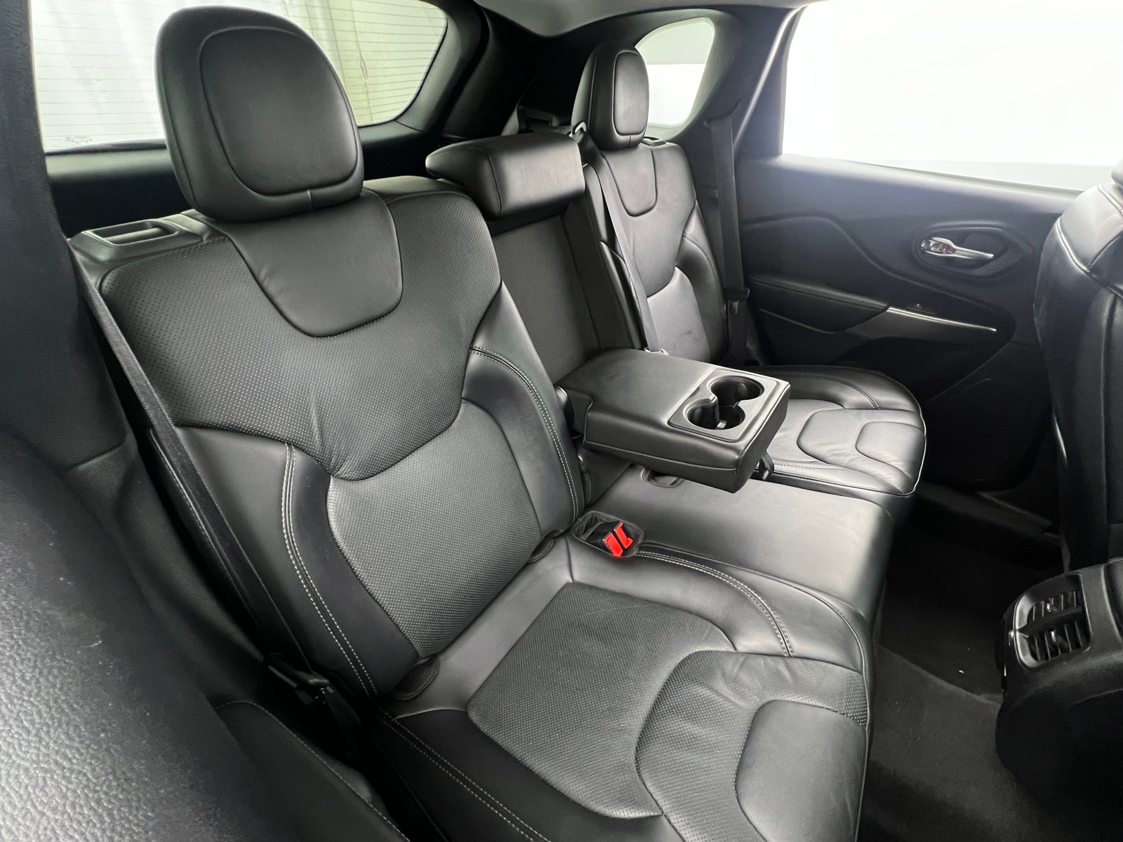 Thumbnail: 2020 Jeep Cherokee - 5