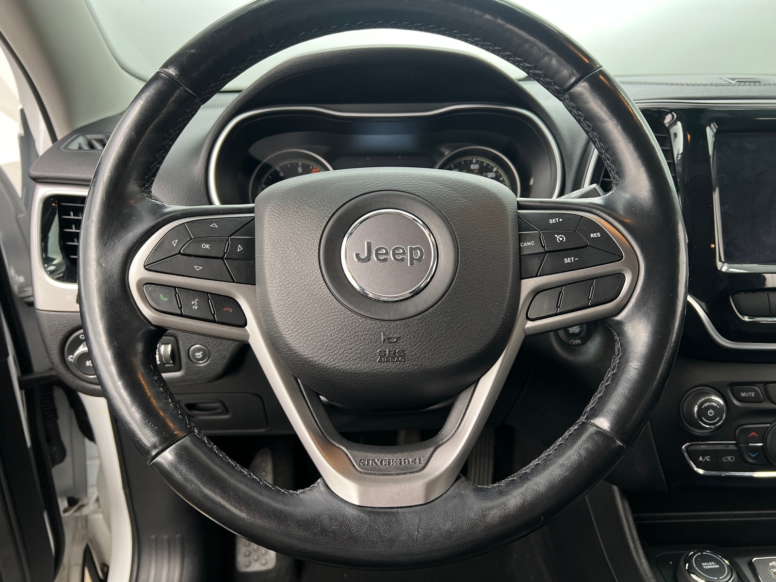 Thumbnail: 2020 Jeep Cherokee - 4