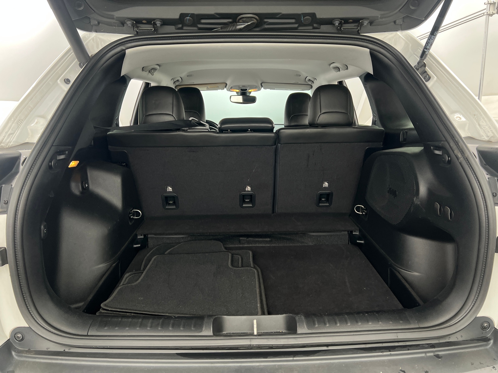 Thumbnail: 2020 Jeep Cherokee - 6