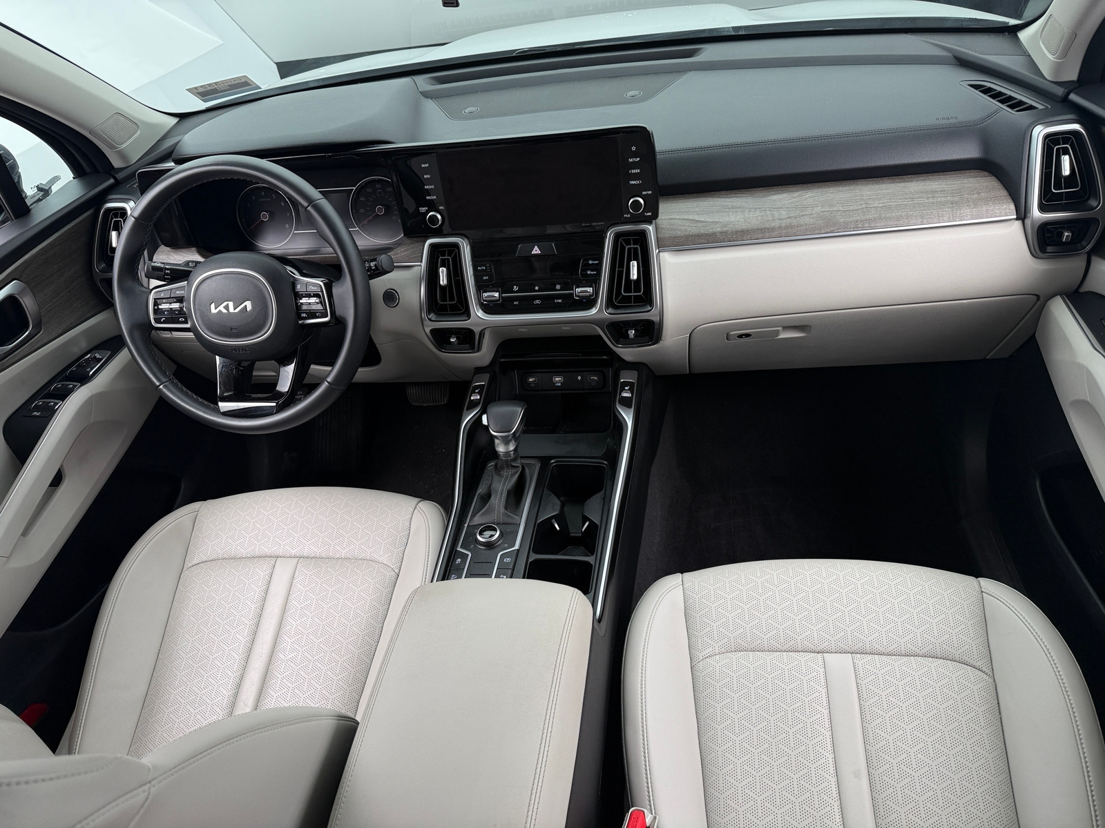 Thumbnail: 2023 Kia Sorento - 2