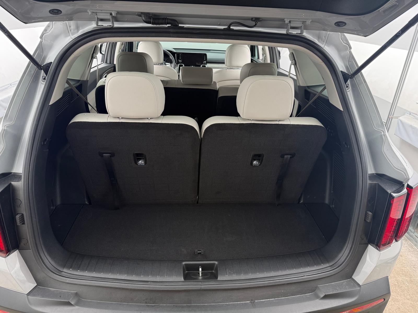 Thumbnail: 2023 Kia Sorento - 6