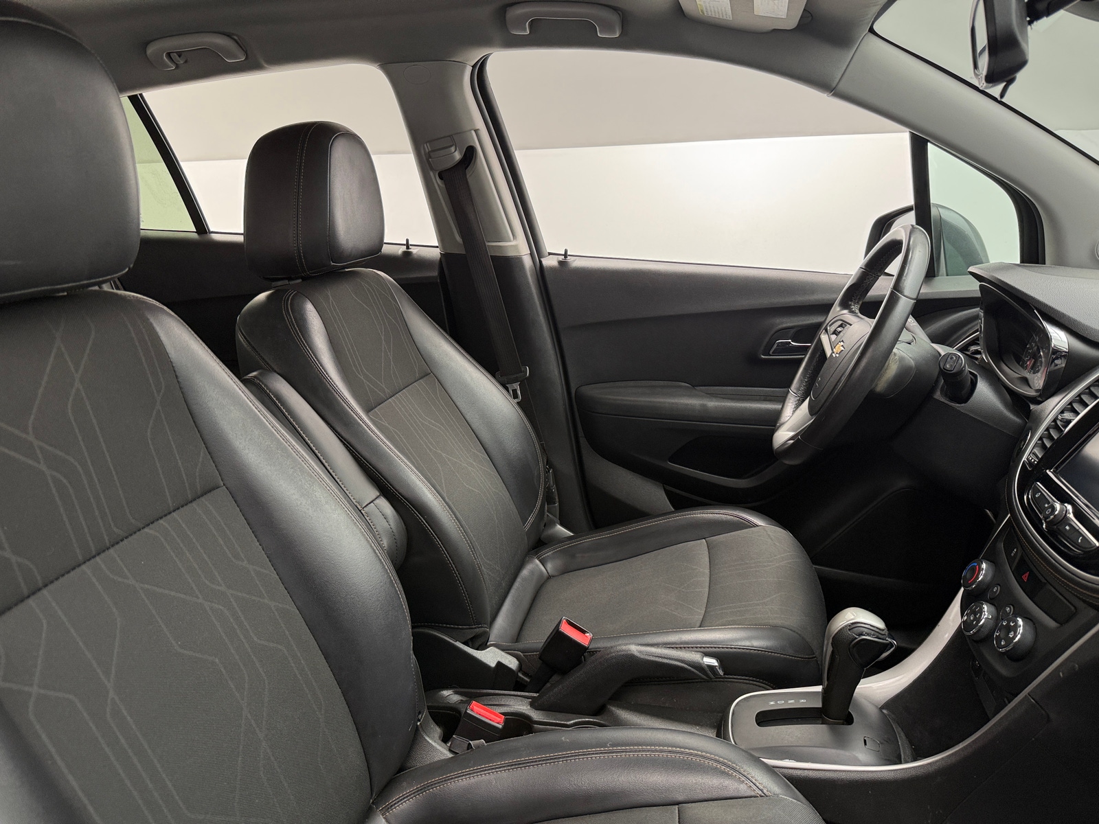 Thumbnail: 2017 Chevrolet Trax - 2