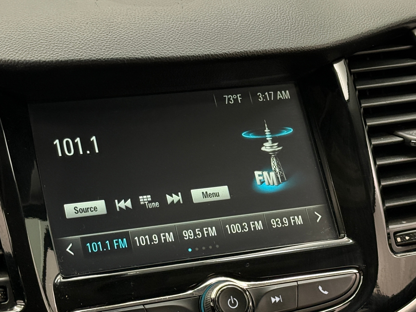 Thumbnail: 2017 Chevrolet Trax - 4