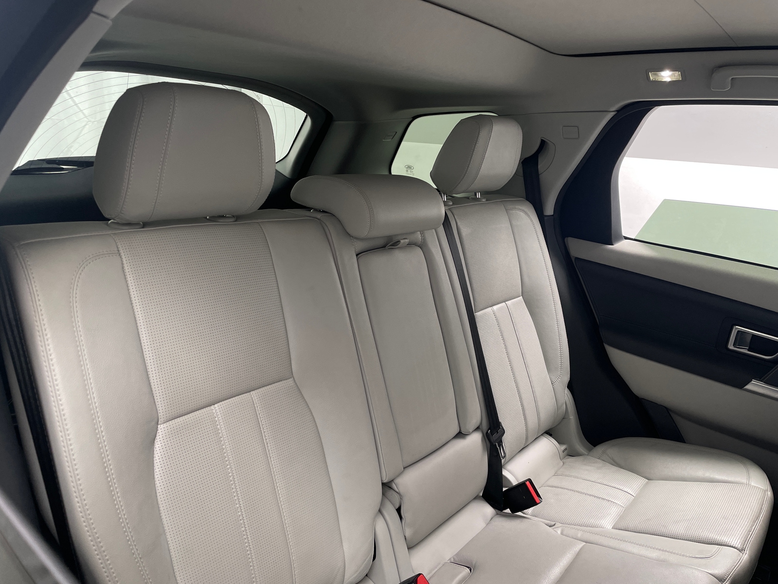 Thumbnail: 2017 Land Rover Discovery Sport - 5