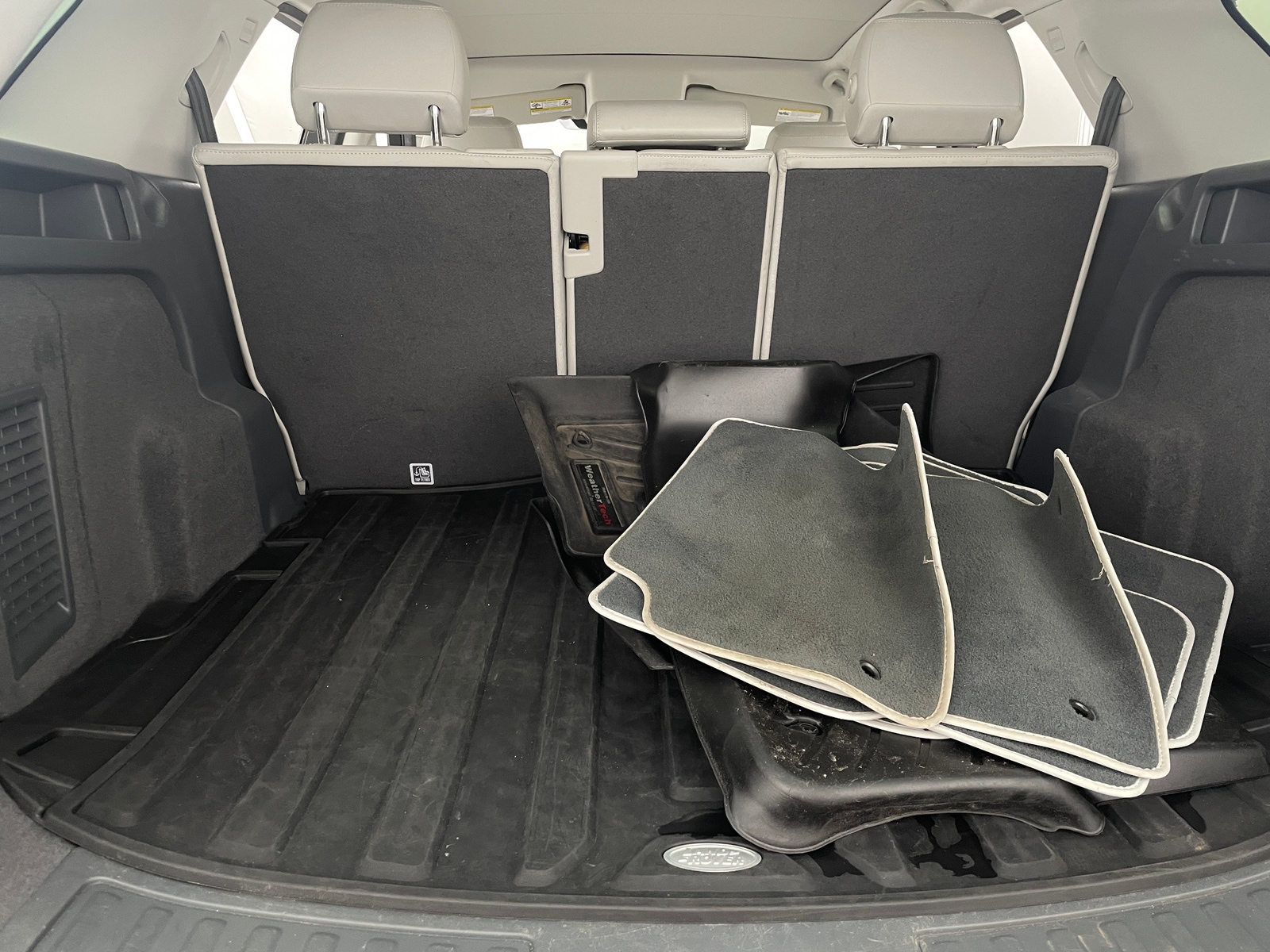 Thumbnail: 2017 Land Rover Discovery Sport - 6