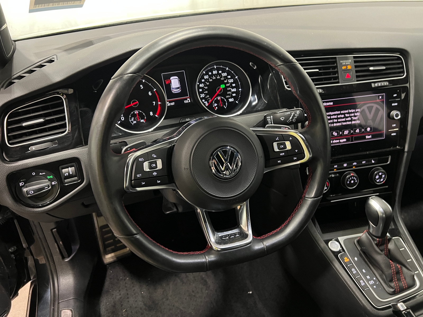 Thumbnail: 2020 Volkswagen Golf - 4