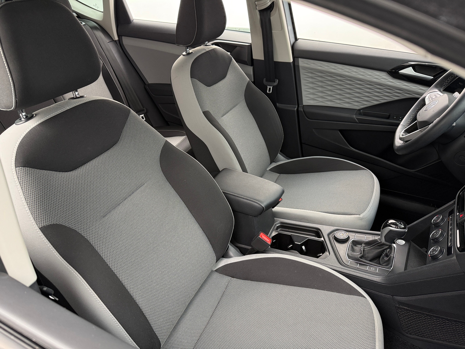 Thumbnail: 2022 Volkswagen Taos - 2