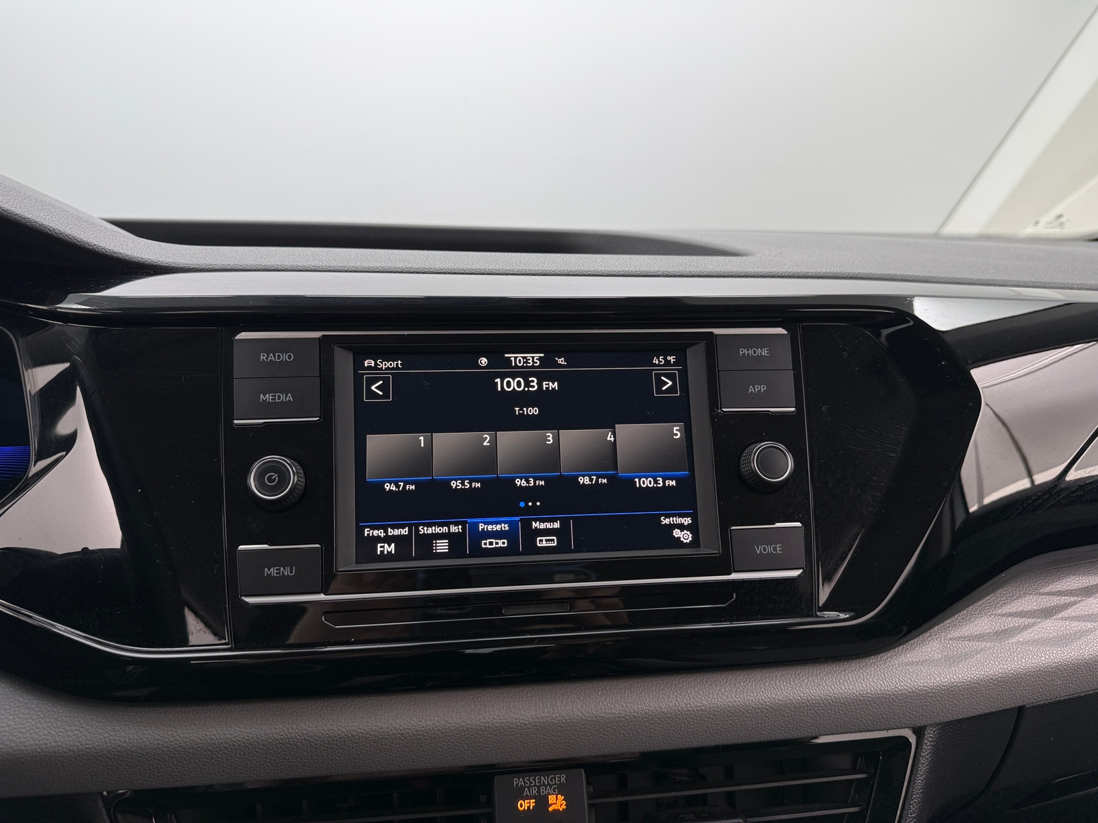 Thumbnail: 2022 Volkswagen Taos - 4