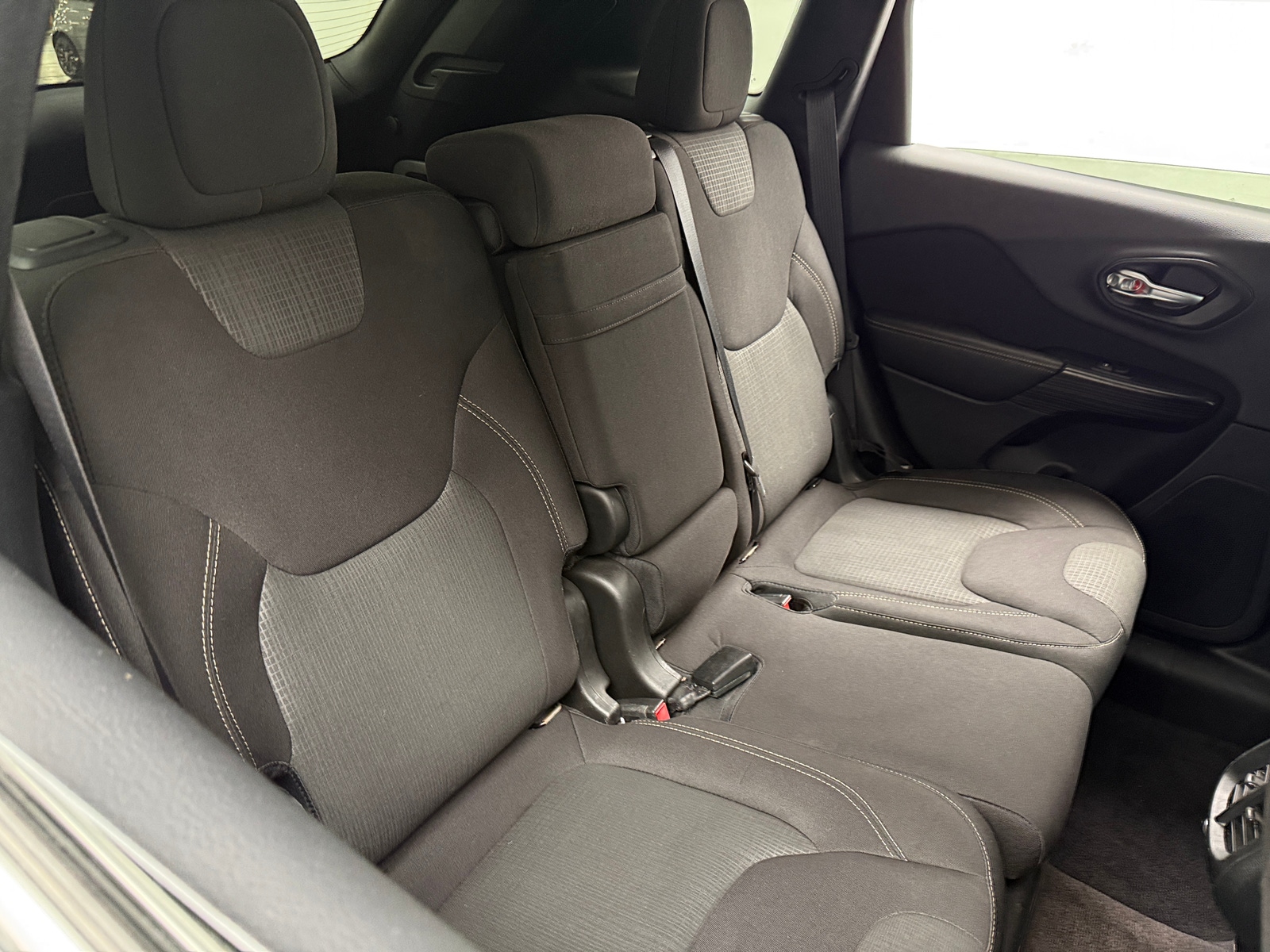 Thumbnail: 2016 Jeep Cherokee - 6