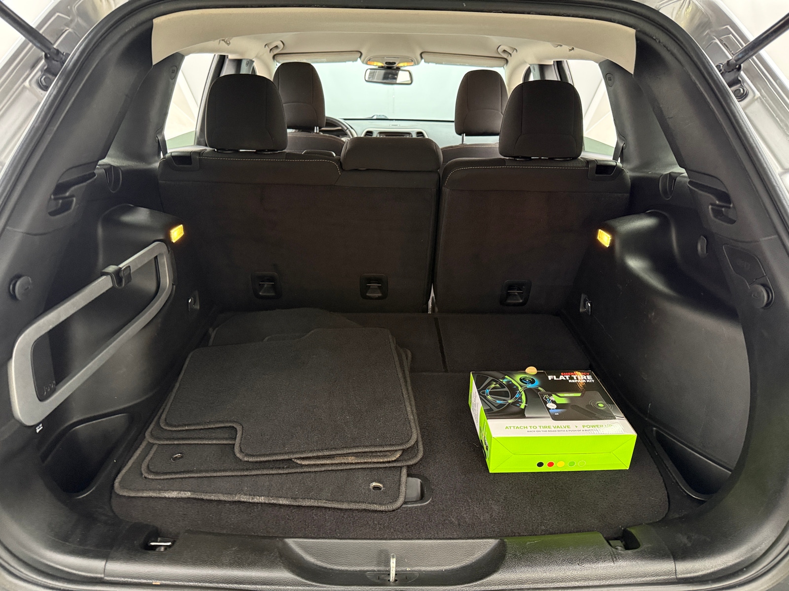 Thumbnail: 2016 Jeep Cherokee - 7