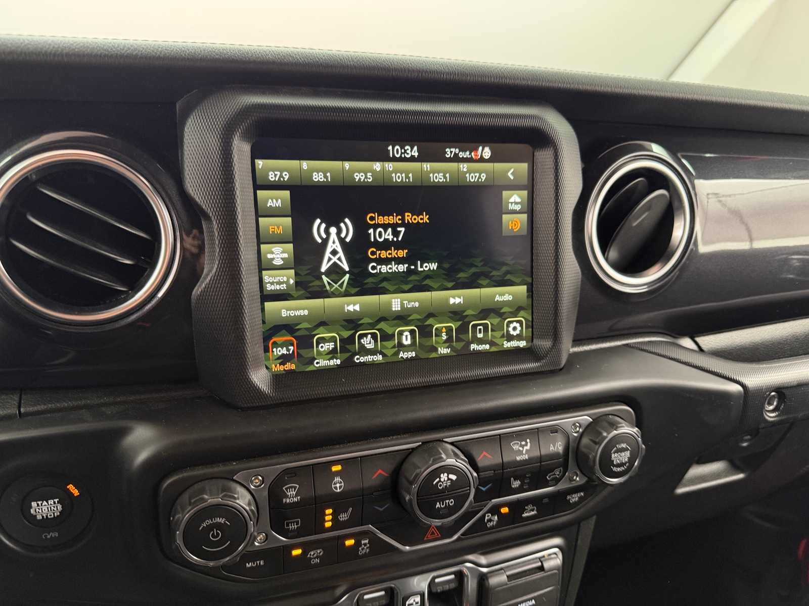 Thumbnail: 2022 Jeep Wrangler - 3