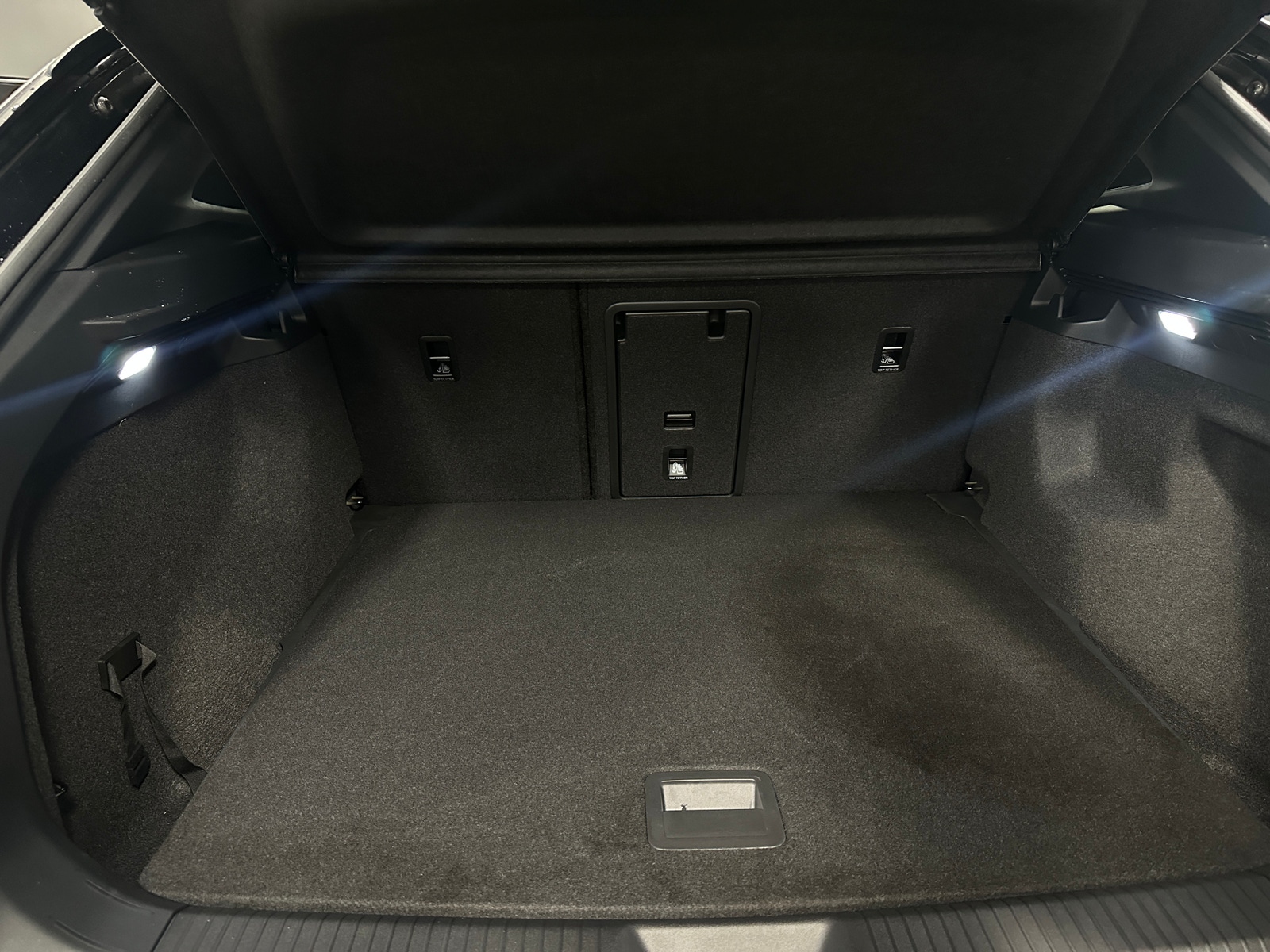 Thumbnail: 2022 Volkswagen ID.4 - 6