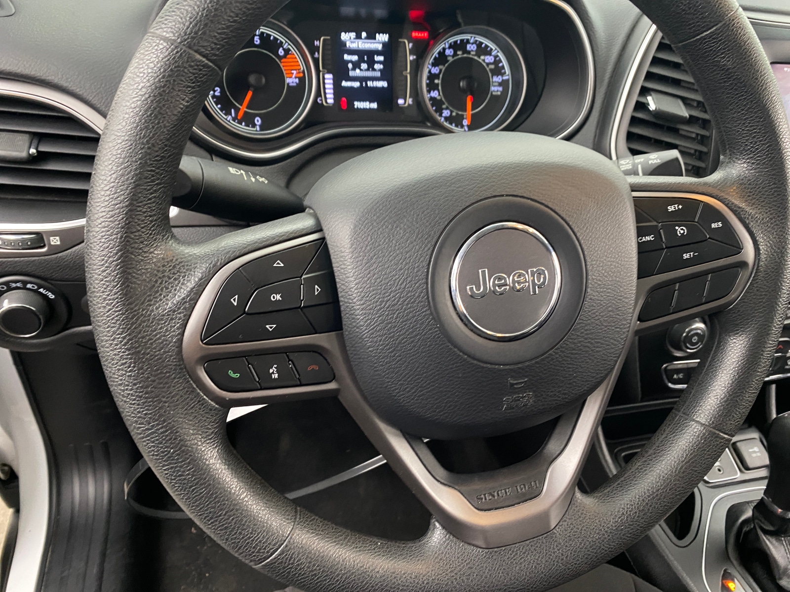 Thumbnail: 2020 Jeep Cherokee - 5