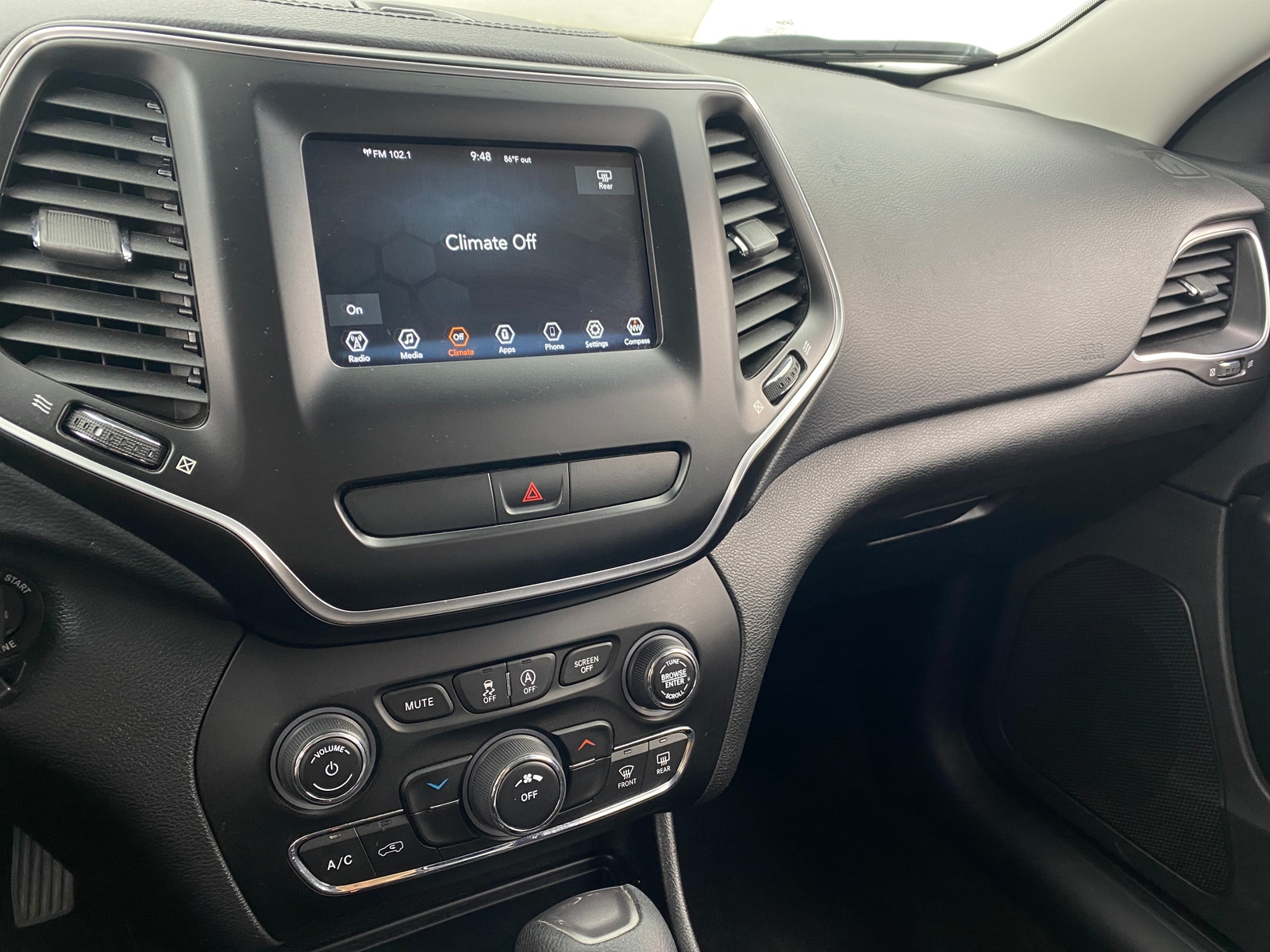 Thumbnail: 2020 Jeep Cherokee - 4