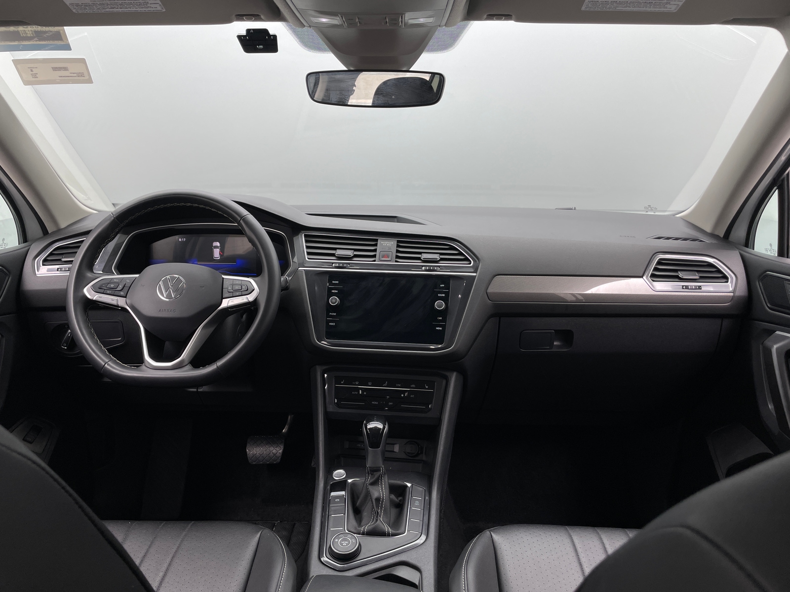 Thumbnail: 2024 Volkswagen Tiguan - 3