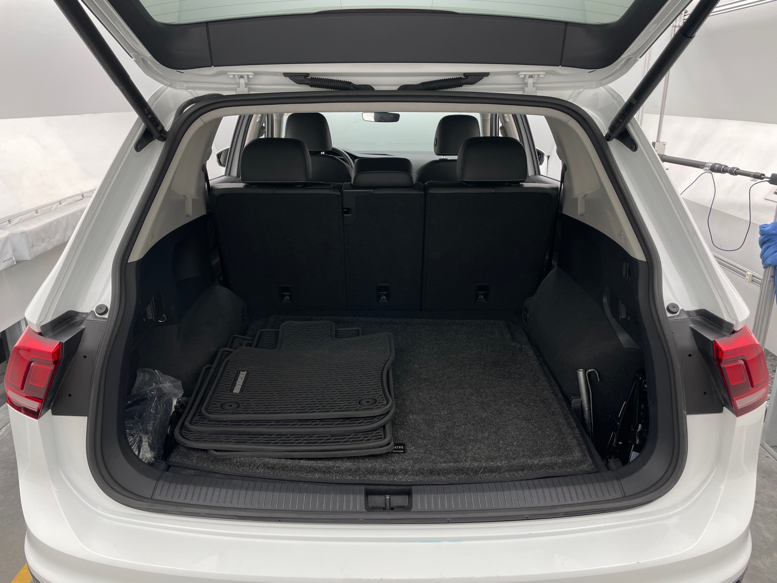 Thumbnail: 2024 Volkswagen Tiguan - 7