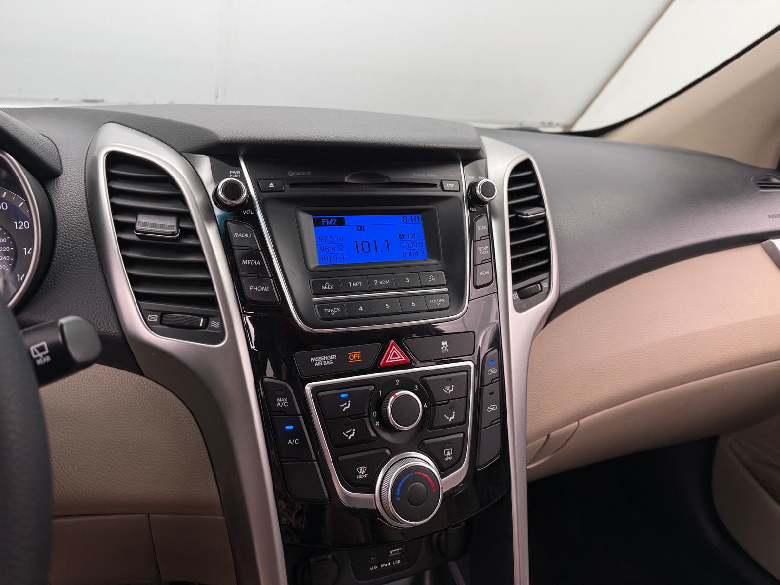 Thumbnail: 2017 Hyundai Elantra - 4