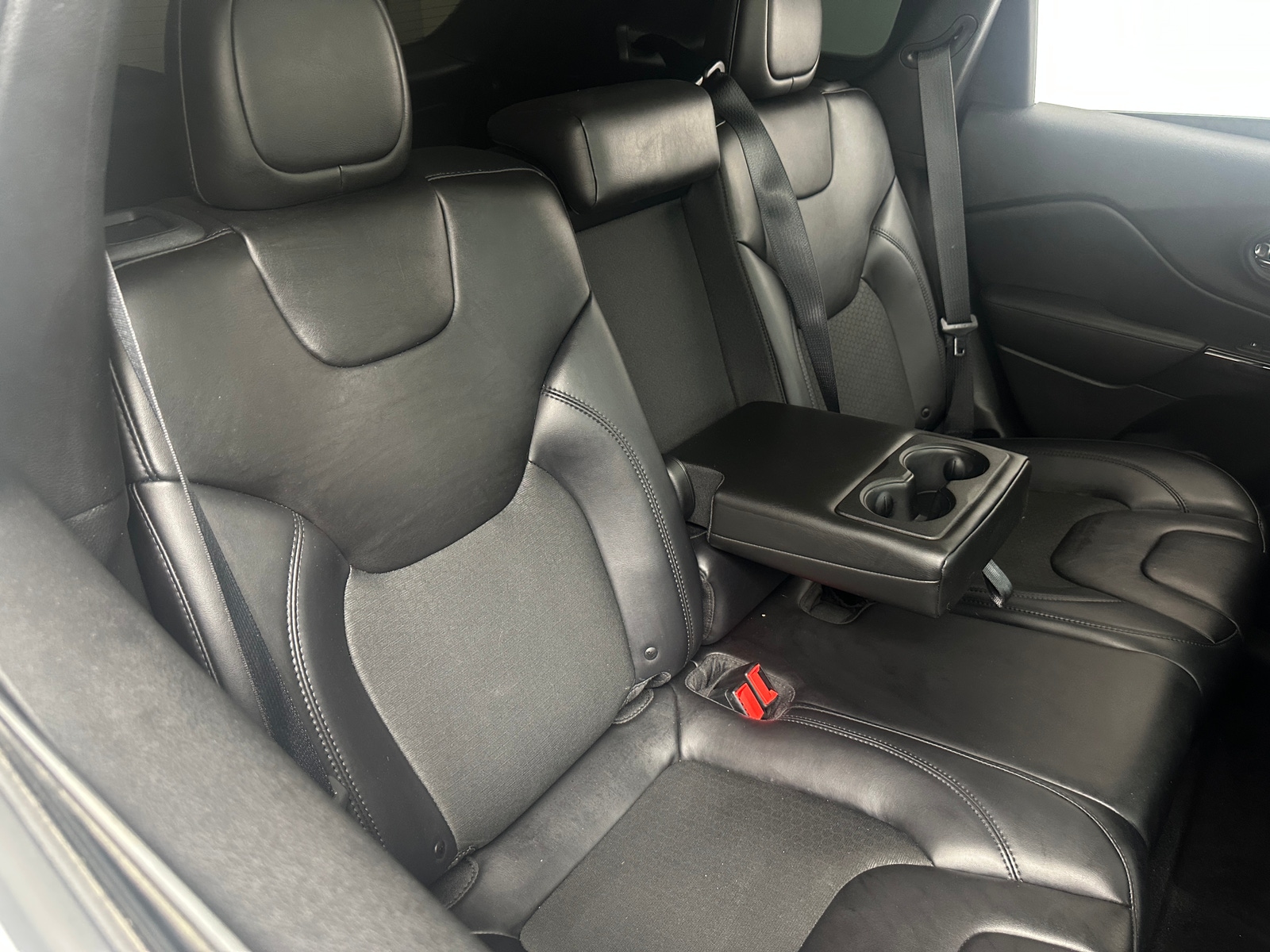 Thumbnail: 2019 Jeep Cherokee - 6