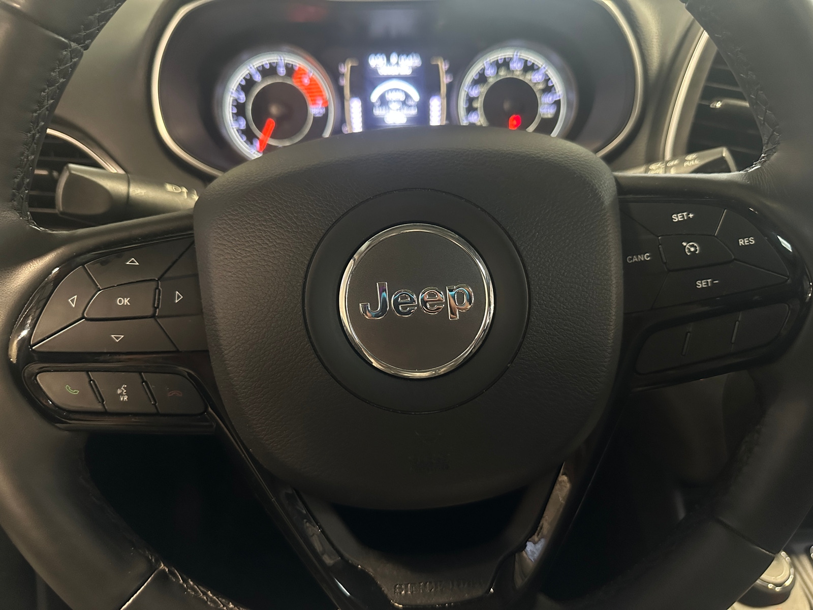 Thumbnail: 2019 Jeep Cherokee - 5