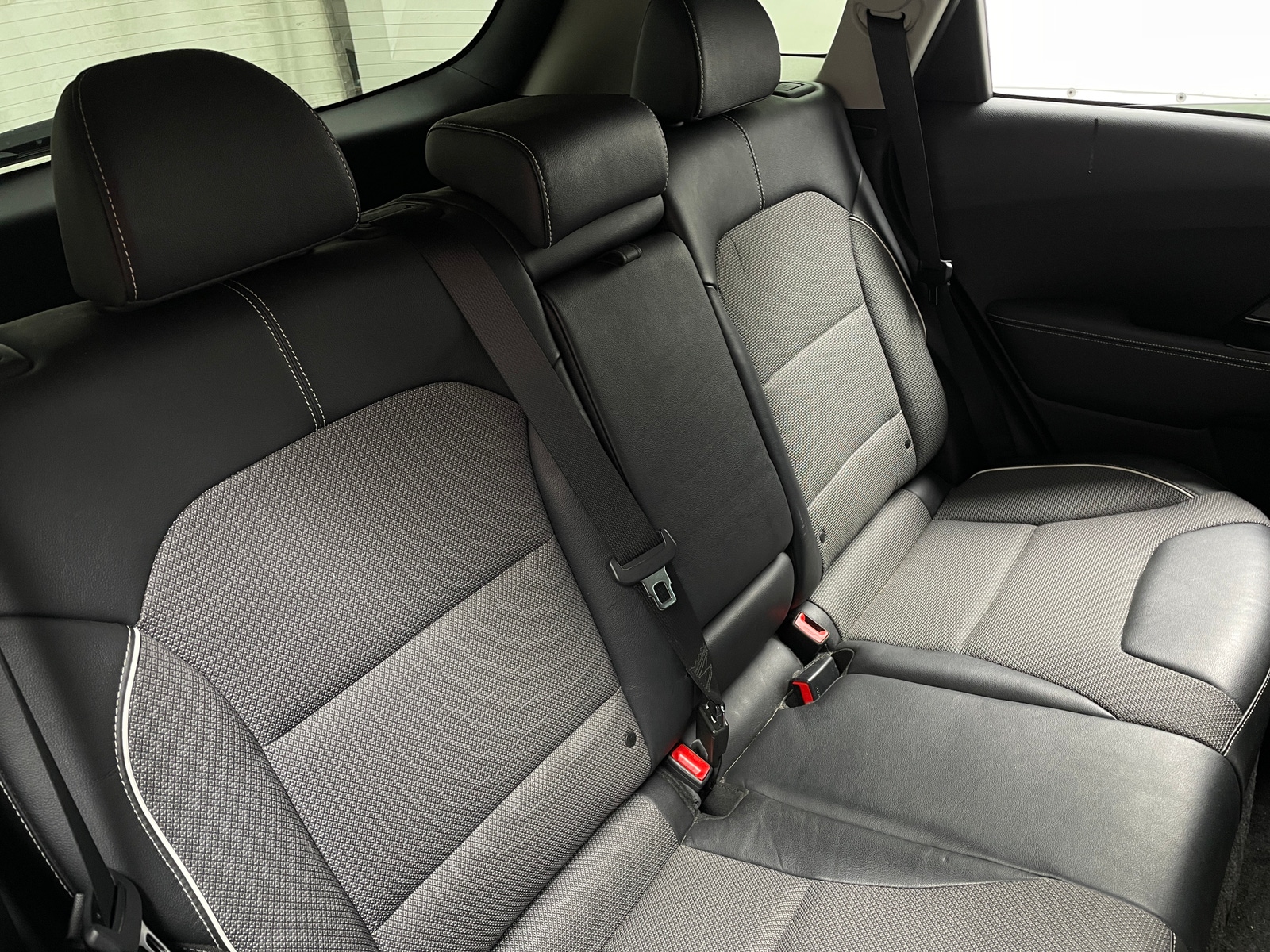 Thumbnail: 2020 Kia Niro - 6