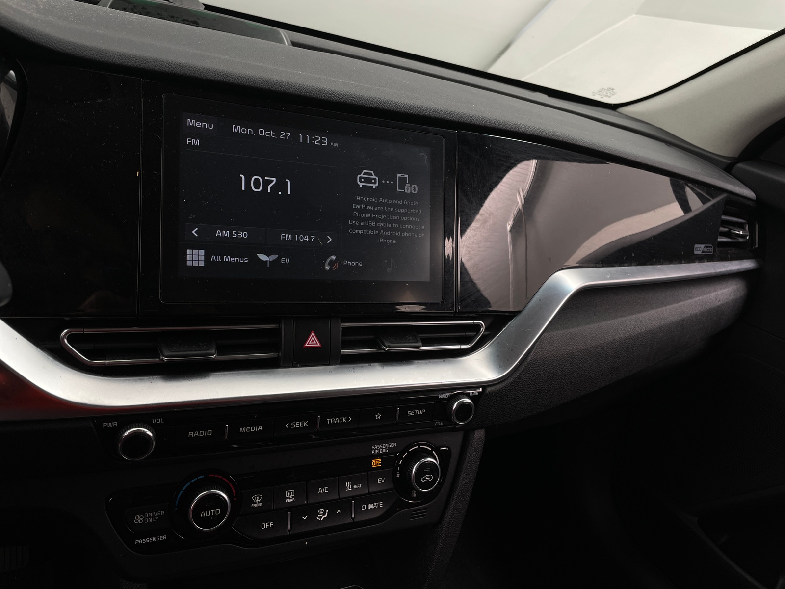 Thumbnail: 2020 Kia Niro - 4