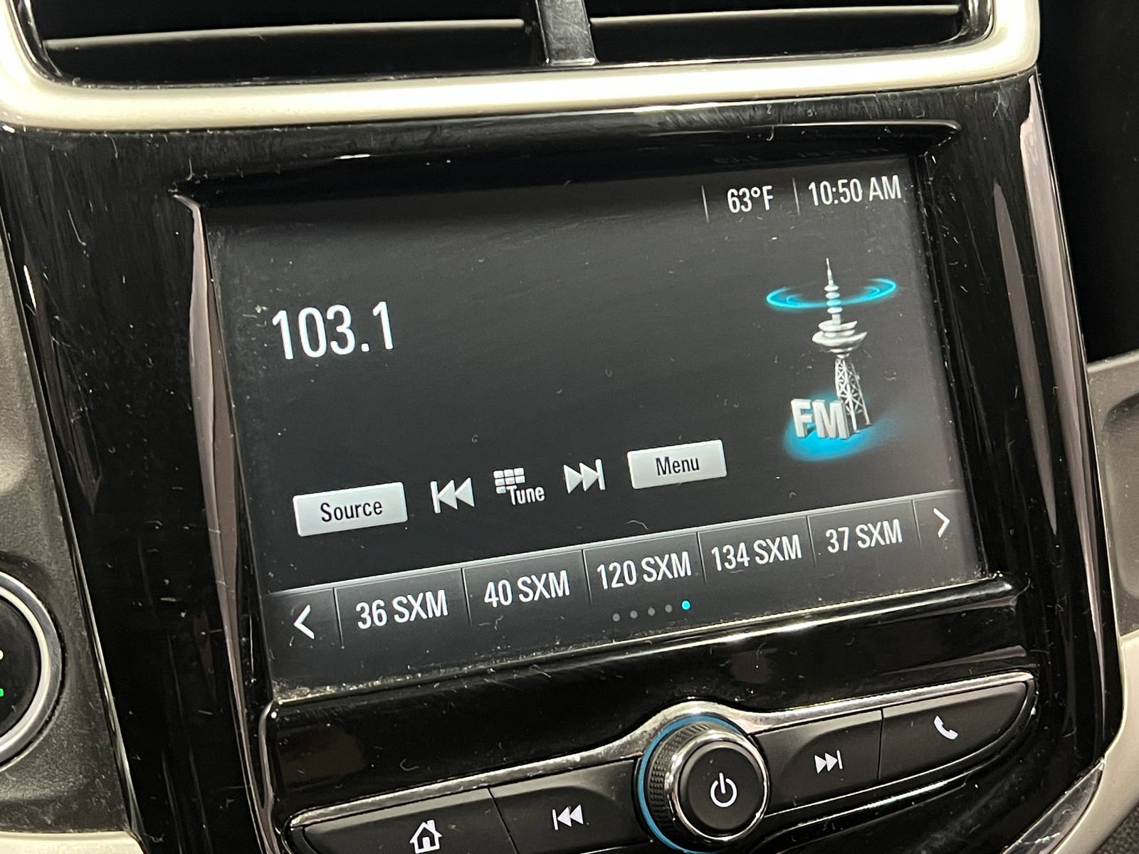 Thumbnail: 2017 Chevrolet Sonic - 4