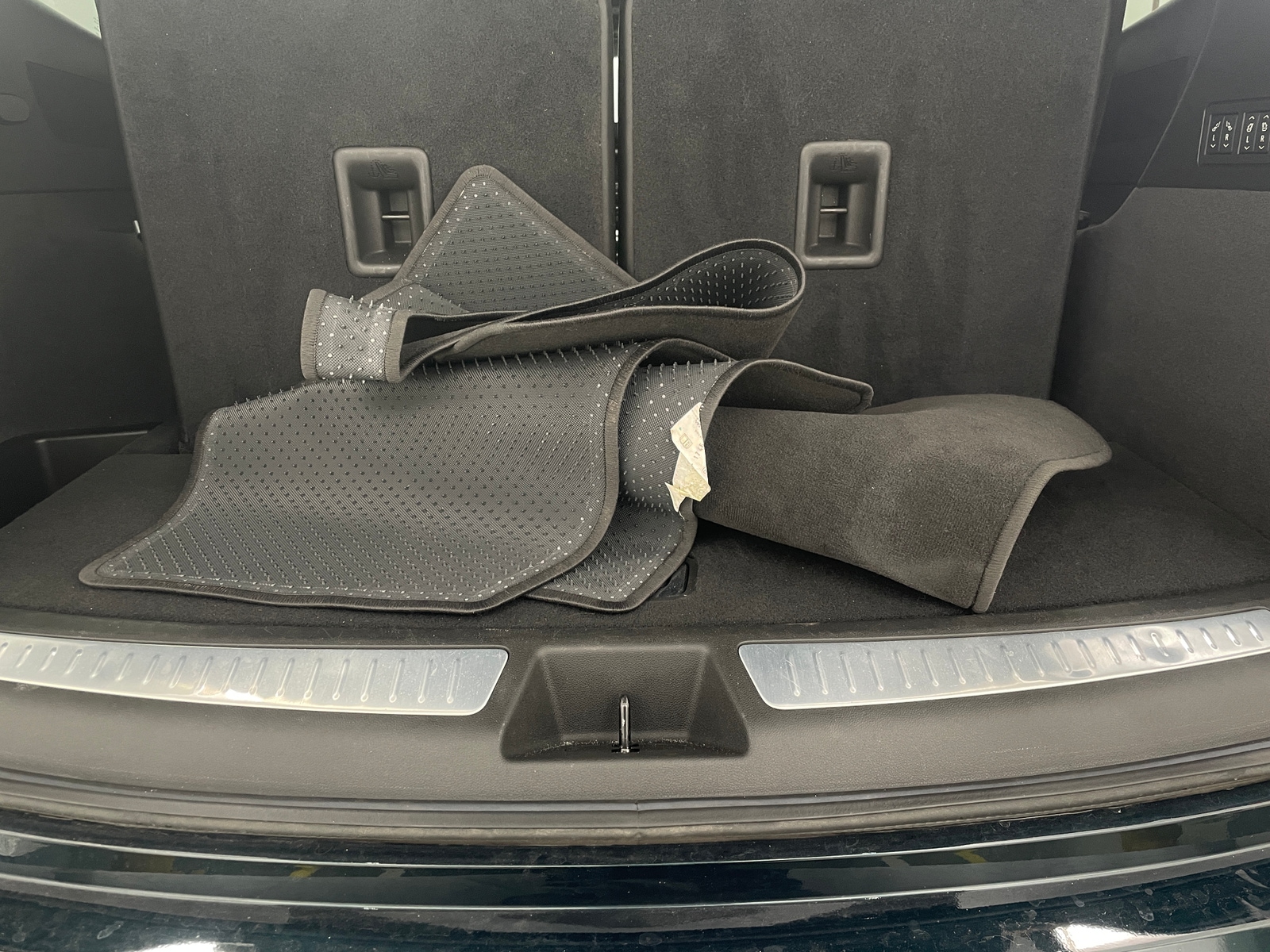 Thumbnail: 2025 Cadillac XT6 - 6