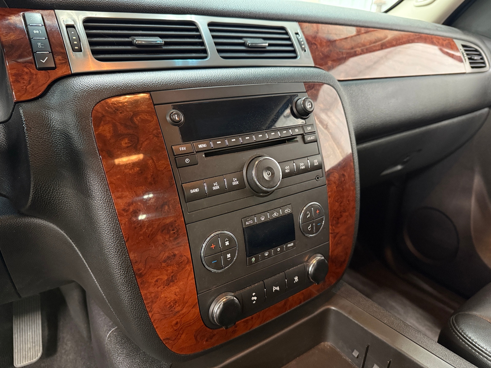 Thumbnail: 2011 Chevrolet Silverado 1500 - 3