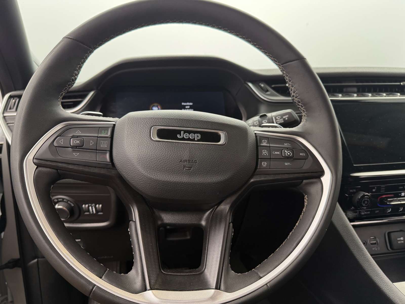 Thumbnail: 2024 Jeep Grand Cherokee - 5